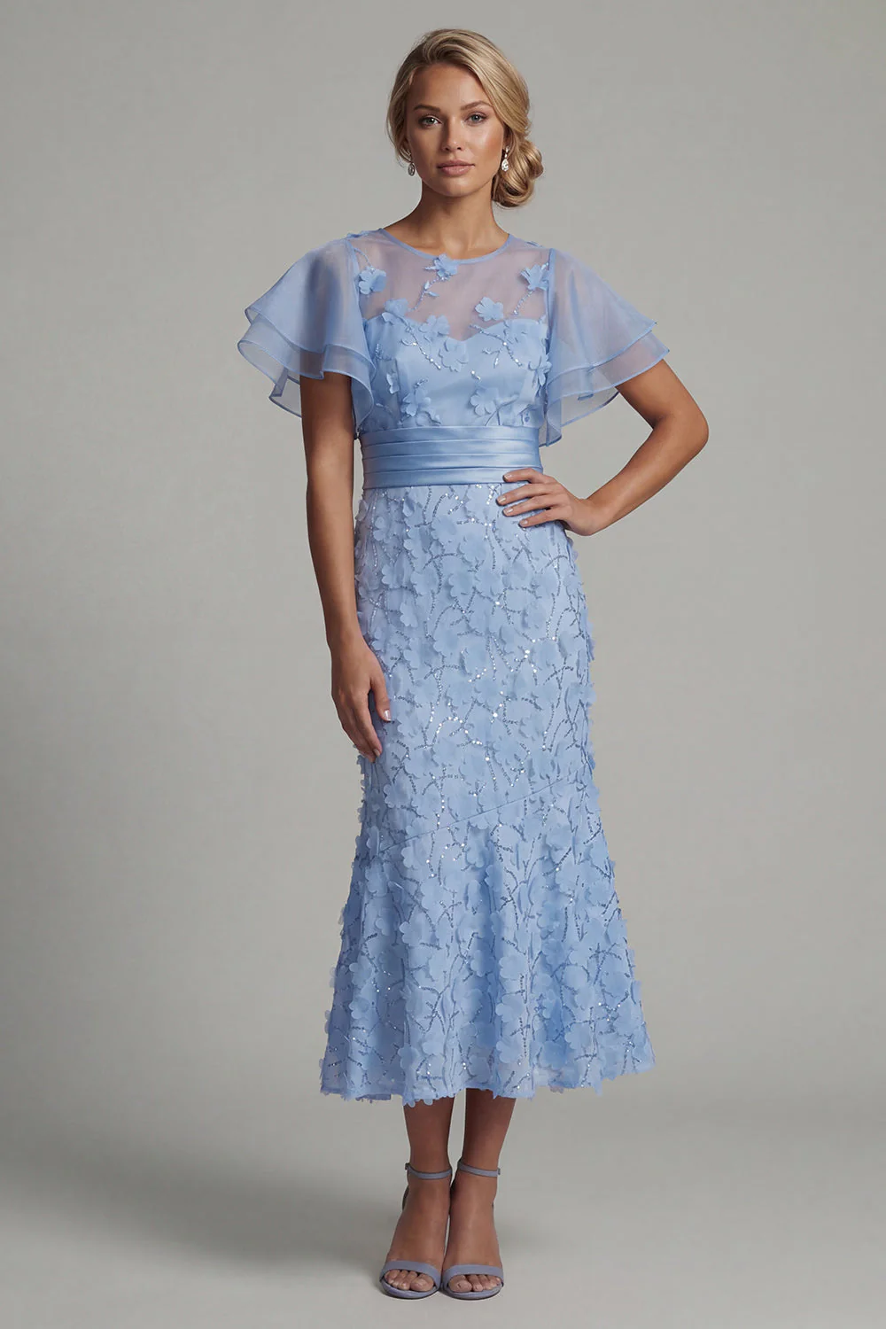 Robe midi de mère de la mariée appliquée sirène bleu clair avec manches à volants