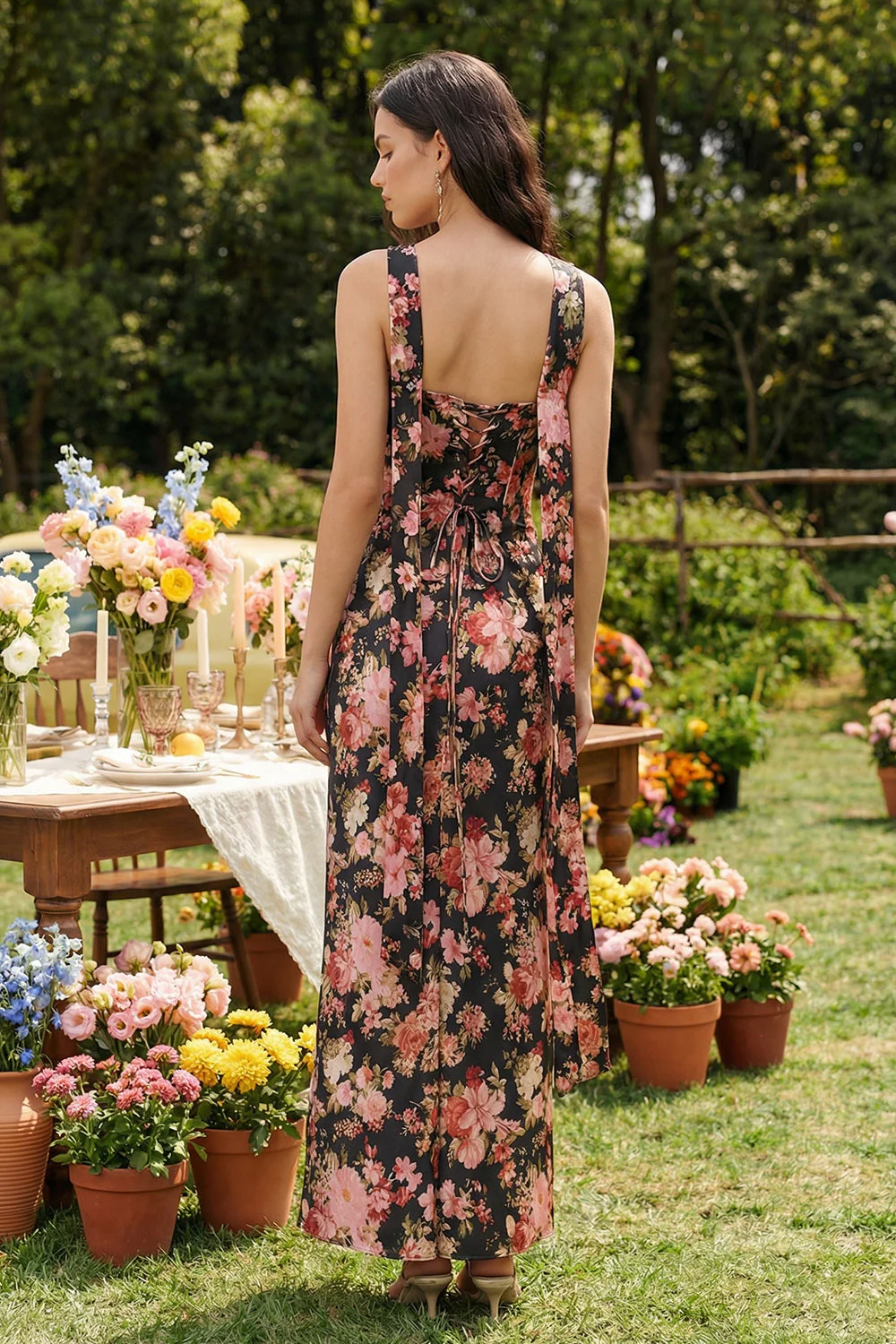 Robe midi en satin sans bretelles à fleur rose noire - Image 2
