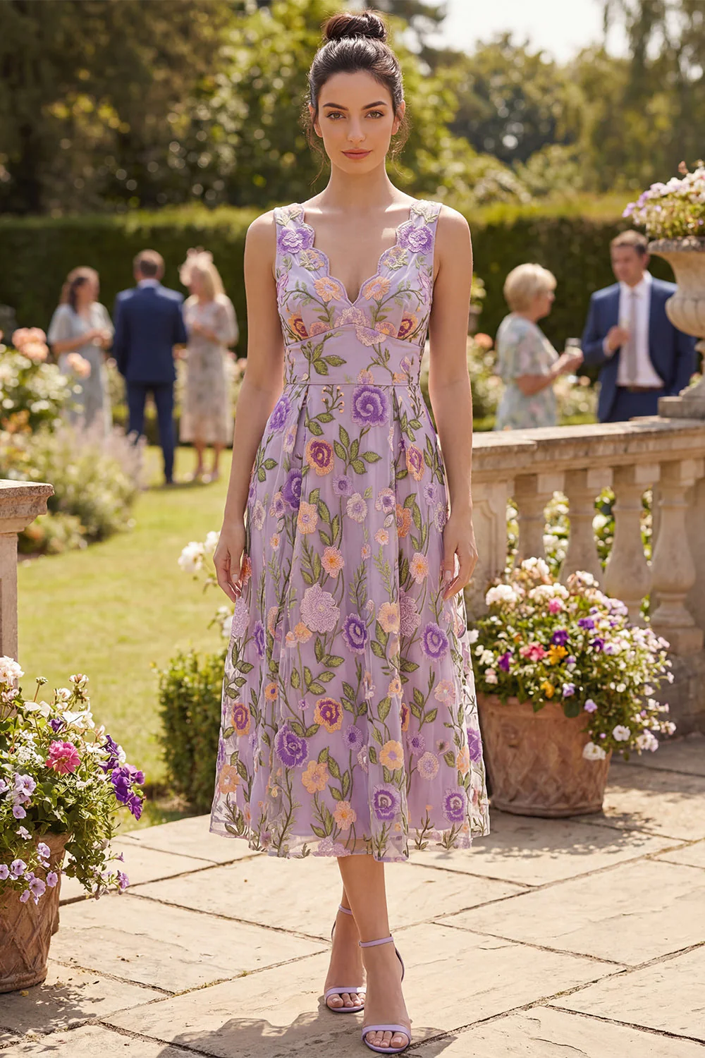 Robe midi fleur brodée en tulle à col en V lilas