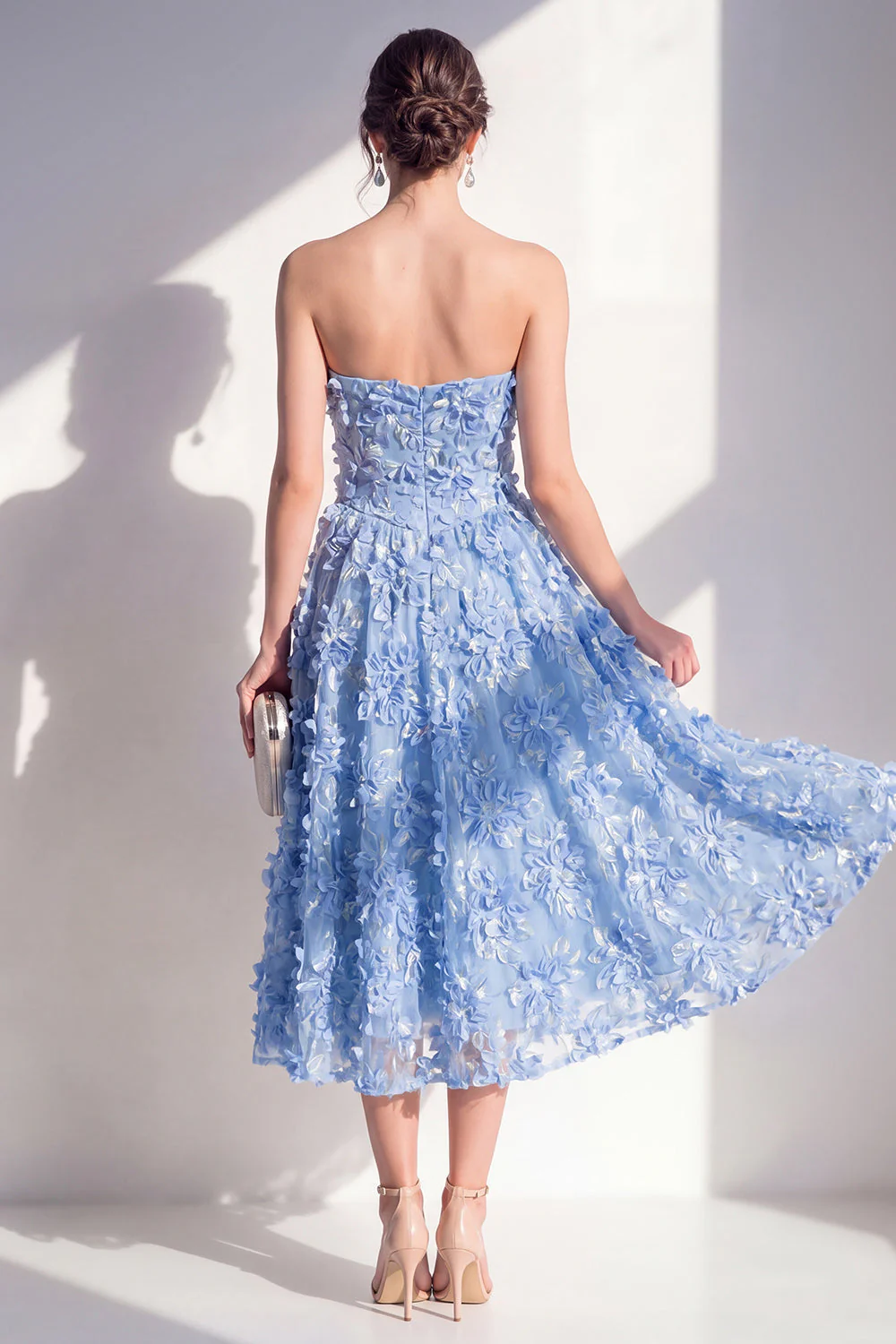 Robe midi fleurie appliquée bleu bretellé A-Line - Image 2