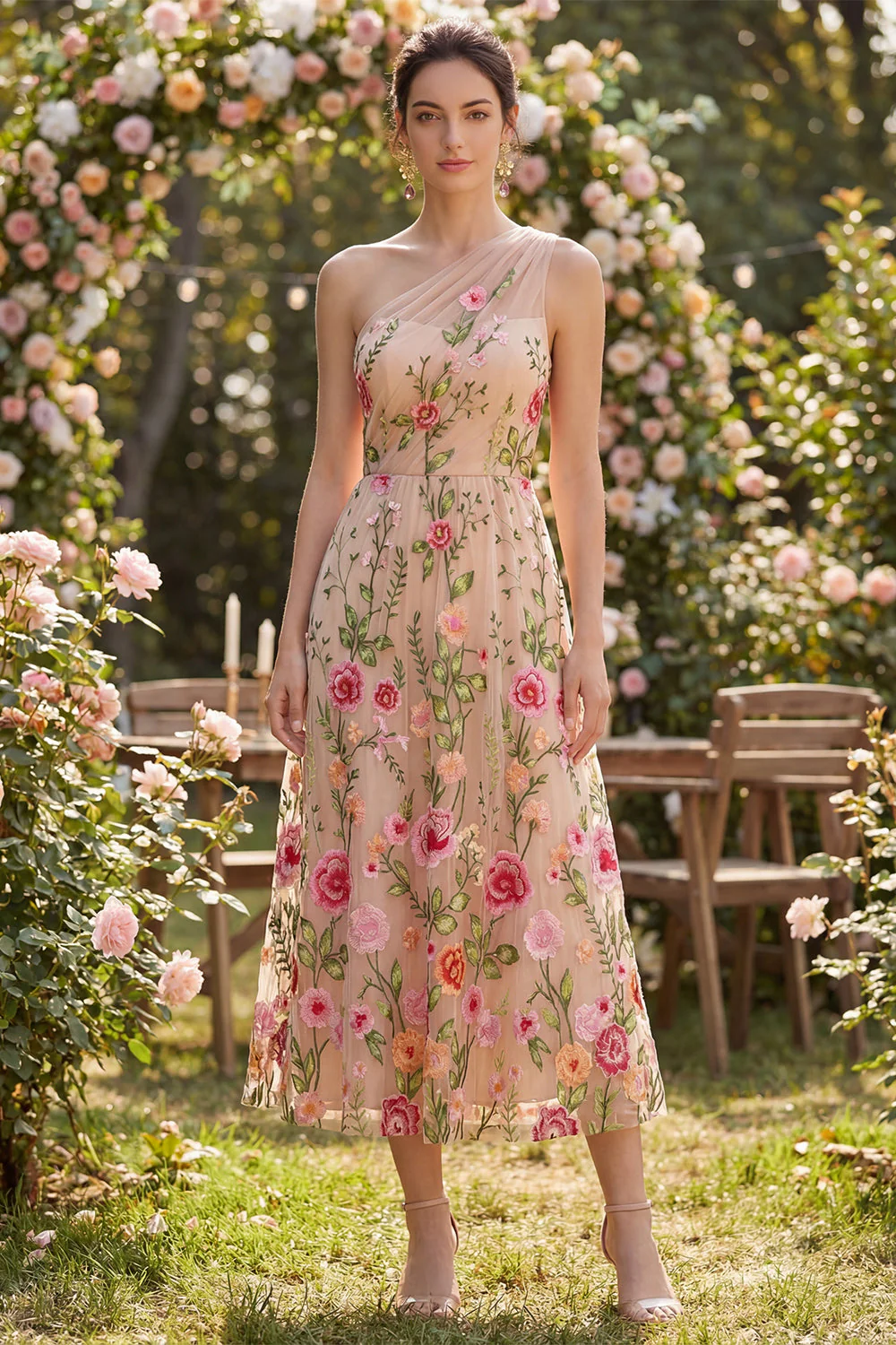 Robe midi fleurie brodée en tulle à une épaule en A-line