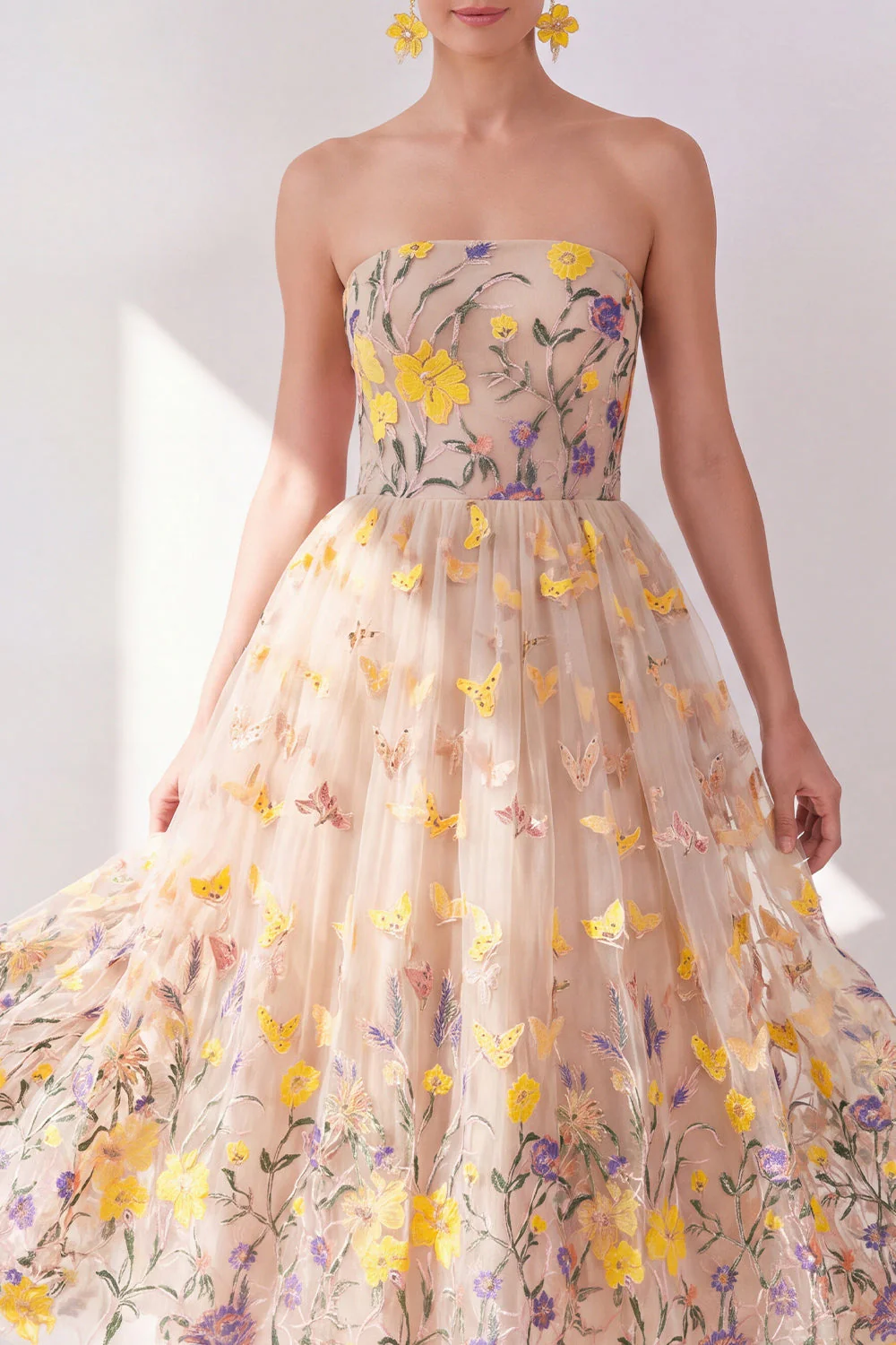 Robe midi fleurie brodée en tulle abricot bretelé - Image 3