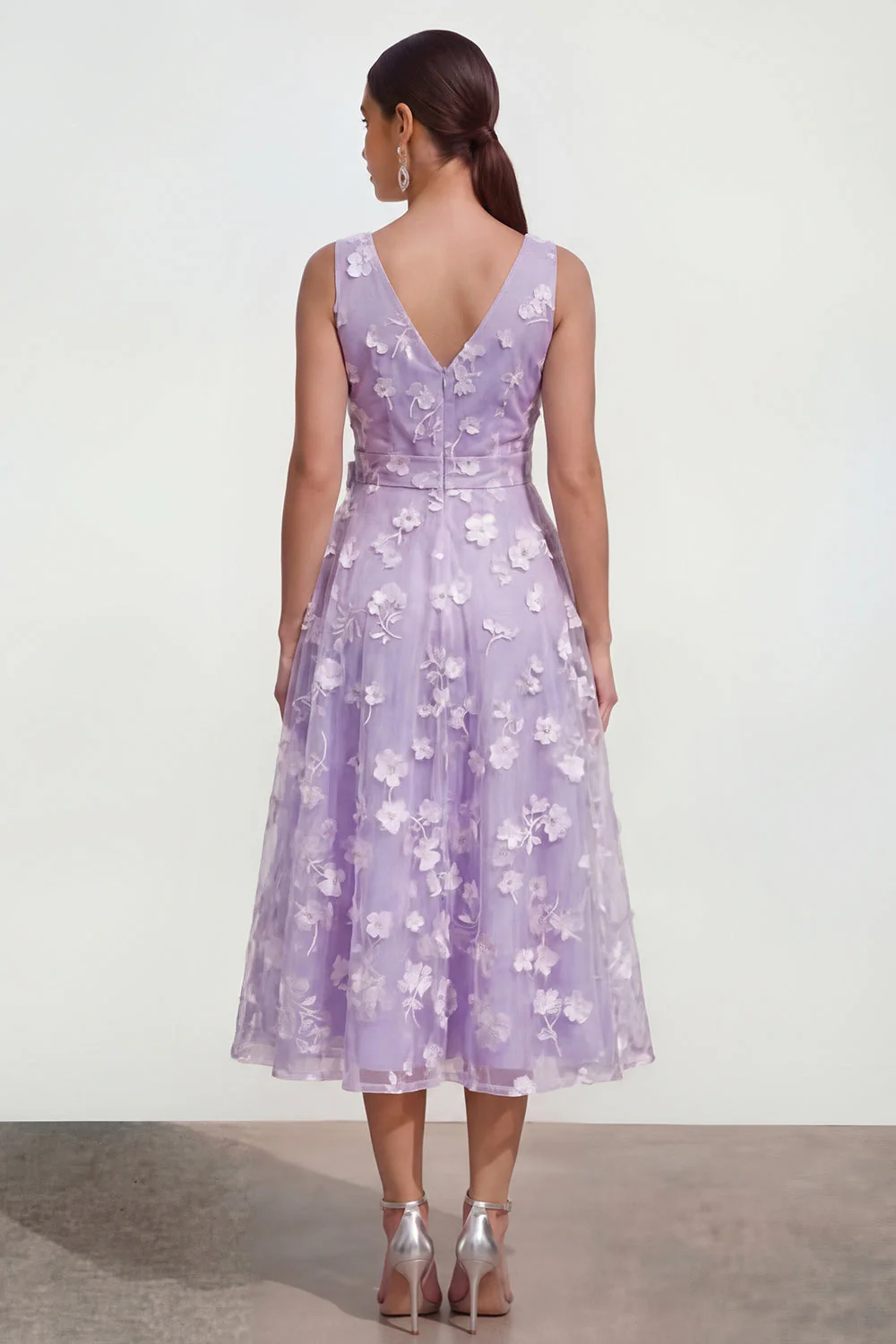 Robe midi fleurie lilas à col en V avec nœud - Image 2