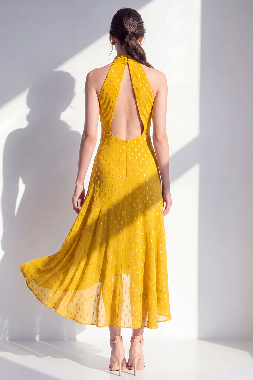 Robe midi midi olive ligne A à col nu en chiffon - Image 10