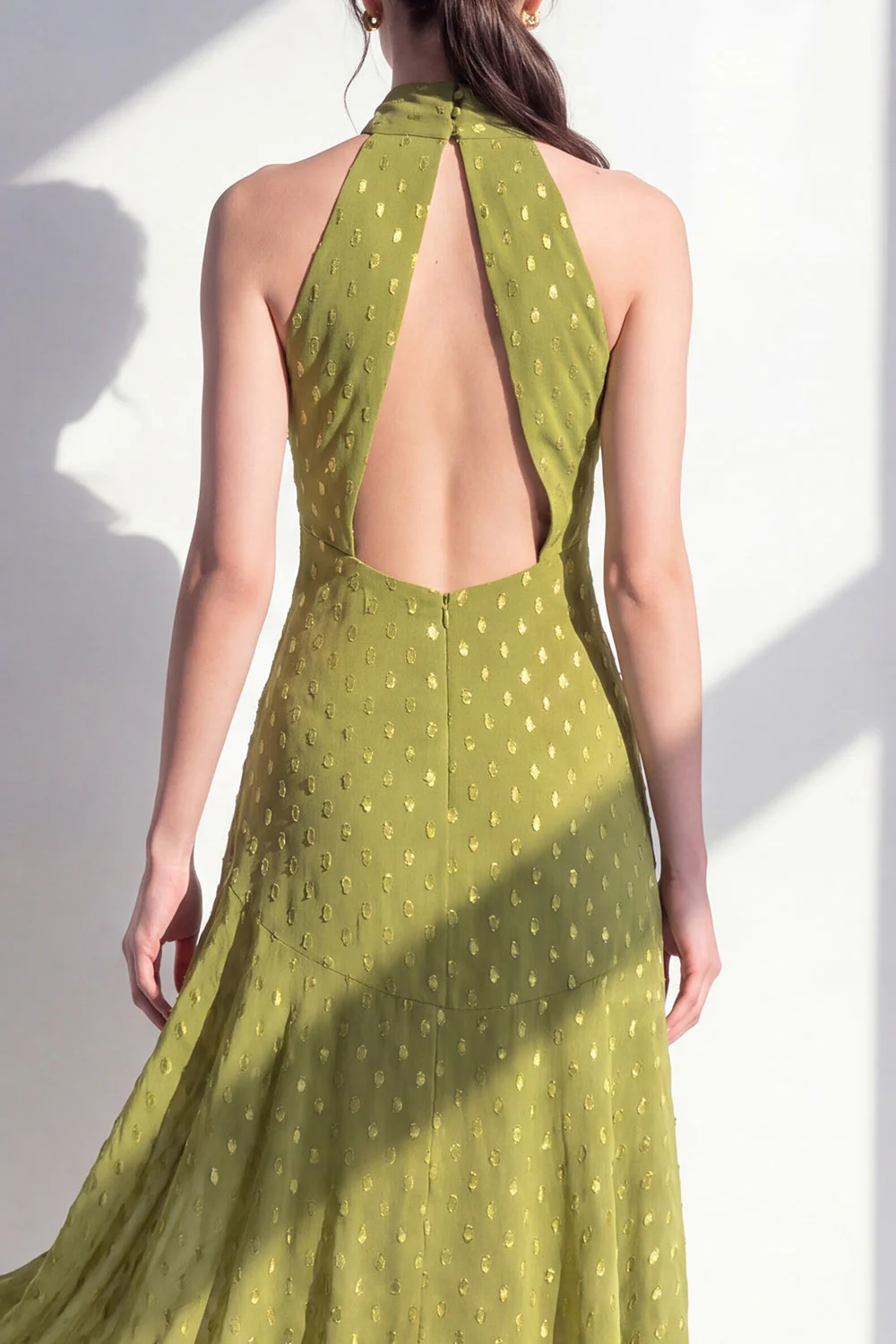 Robe midi midi olive ligne A à col nu en chiffon - Image 4