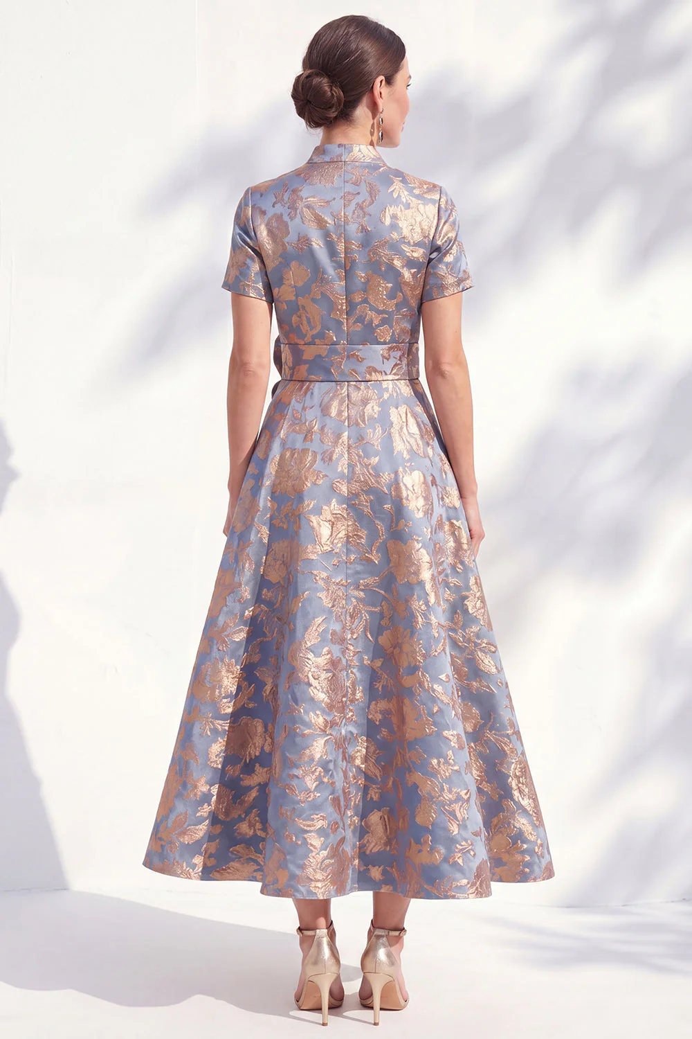 Robe midi Mother Of the Bride Mother Of the Bride bleu bleu dorée à col en V avec ceinture - Image 2