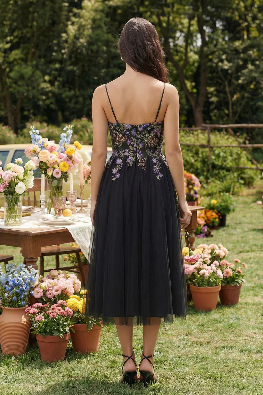 Robe midi noire en tulle à bretelles fines appliquées - Image 2