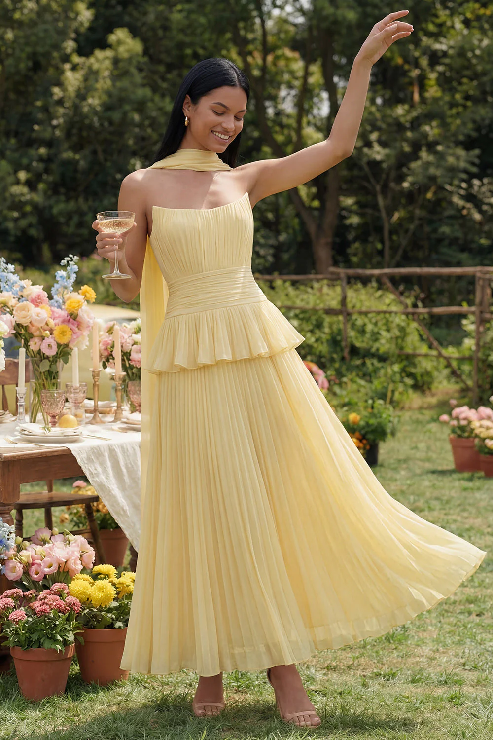 Robe midi plissée plissée à volants A-line Dusty Sage sans bretelles plissées et volants avec écharpe au col - Image 11