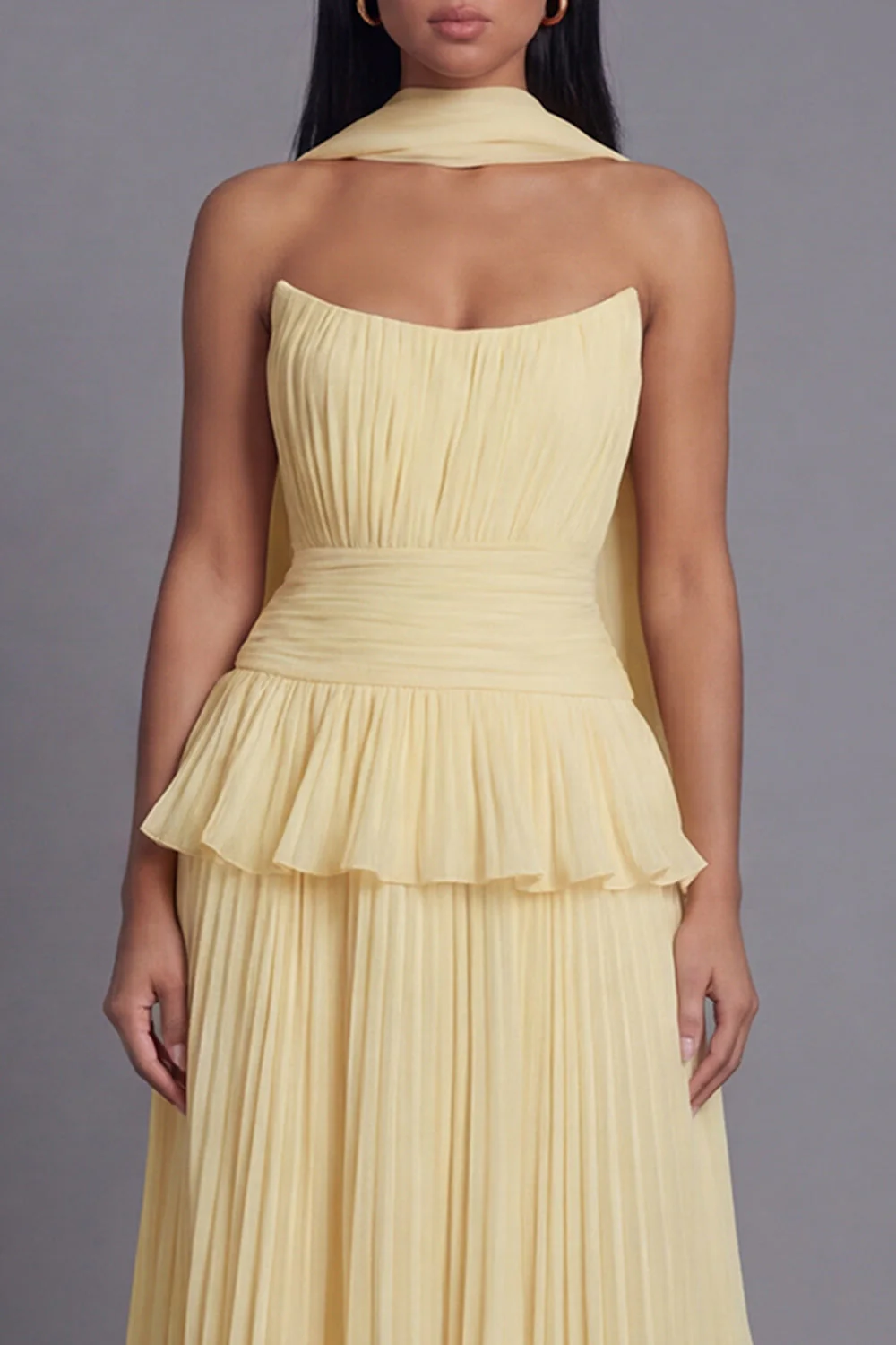 Robe midi plissée plissée à volants A-line Dusty Sage sans bretelles plissées et volants avec écharpe au col - Image 14