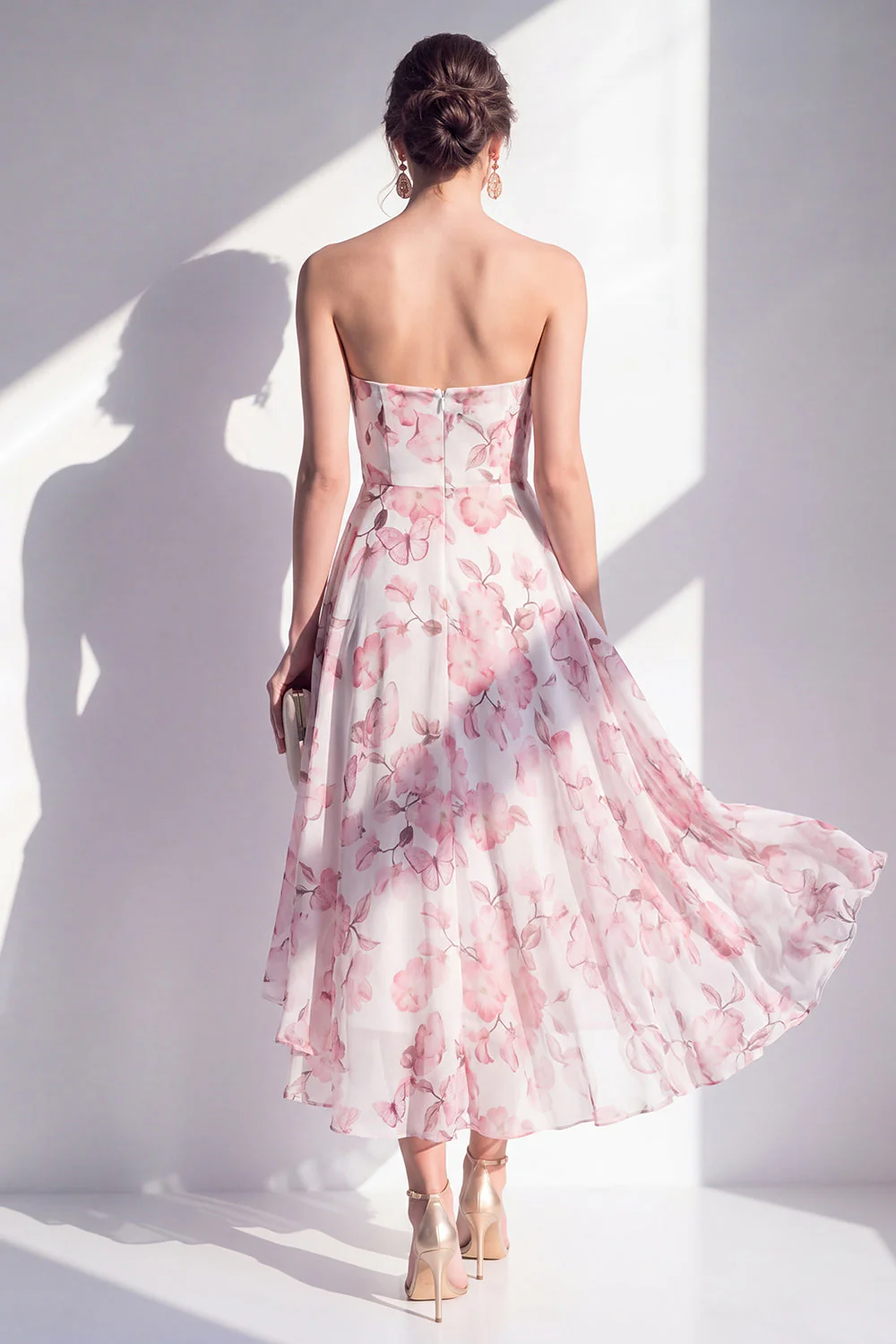 Robe midi sans bretelles en chiffon rose en ligne A - Image 2