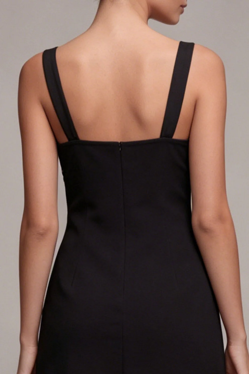 Robe mini en satin noir bodycon avec nœud - Image 4