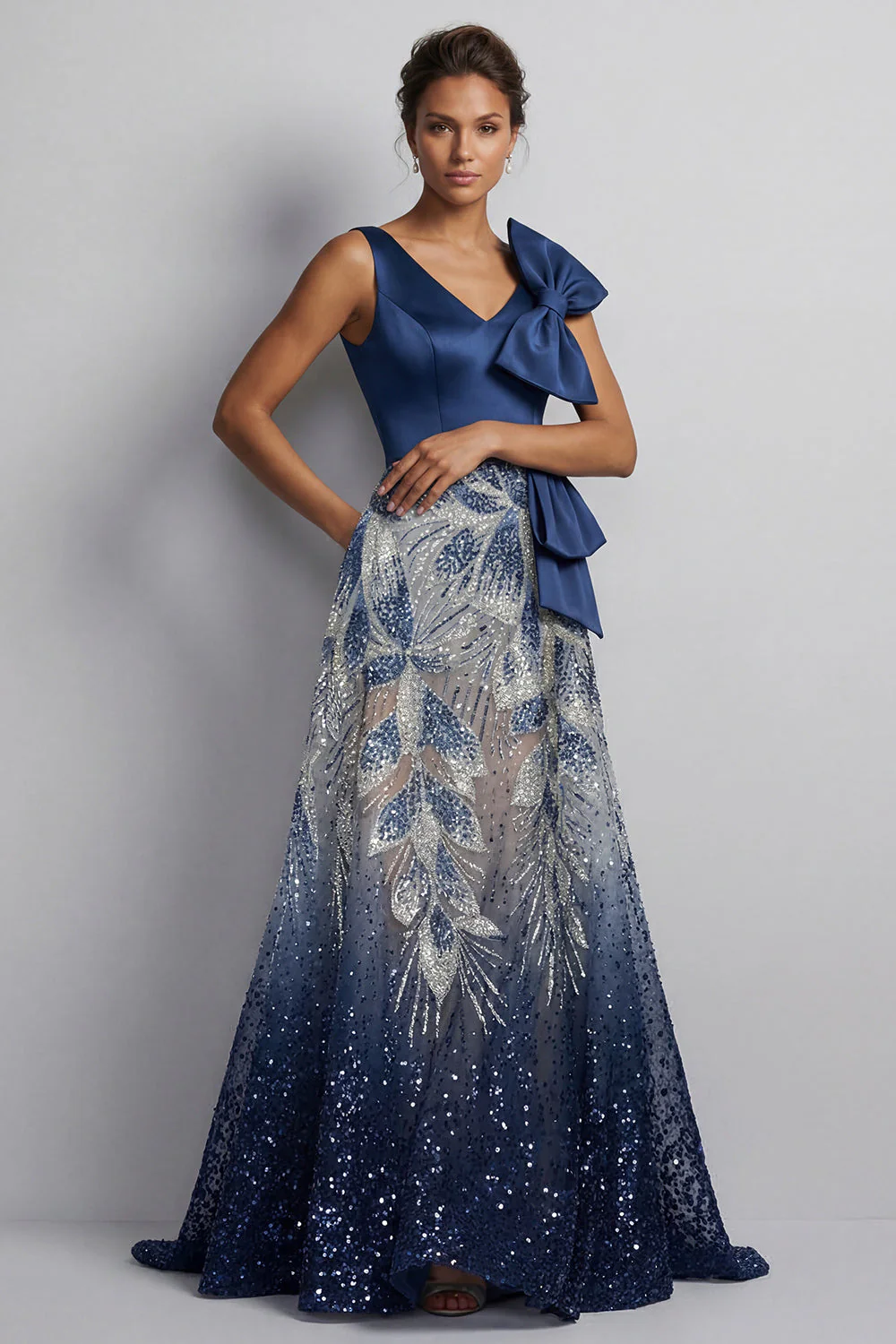 Robe Mother of the Bride Style A Marine à col en V scintillante bleu marine avec nœud