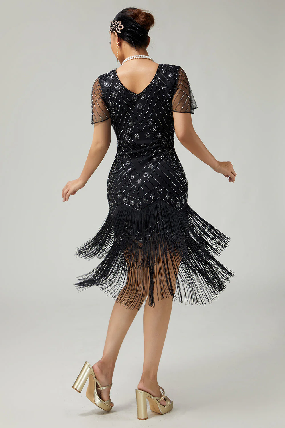 Robe moulante à franges frangées de perles d’argent noir des années 1920 avec ensemble de 5 accessoires - Image 2
