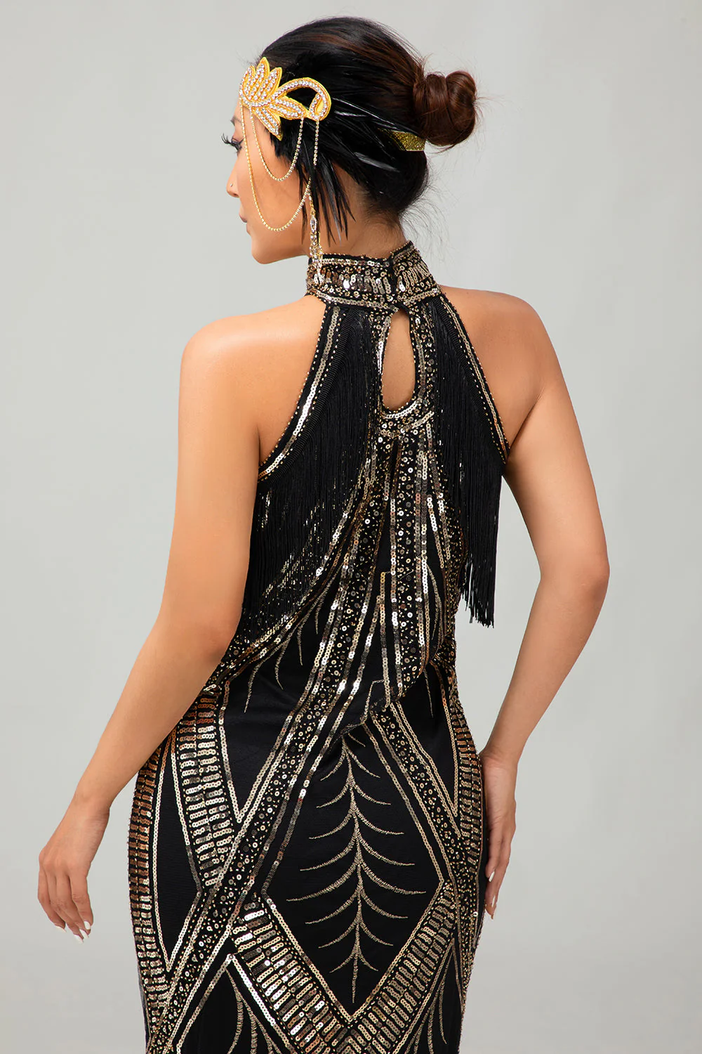 Robe style années 20 noire et dorée à franges et paillettes - Image 7