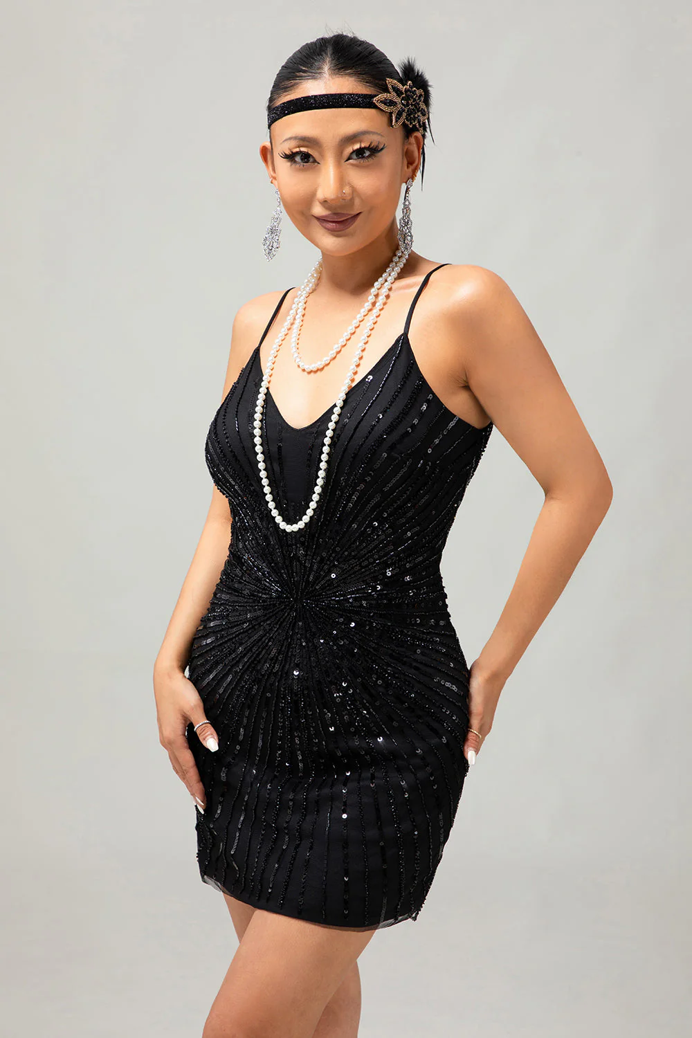 Robe moulante à paillettes noires scintillantes à col en V des années 1920