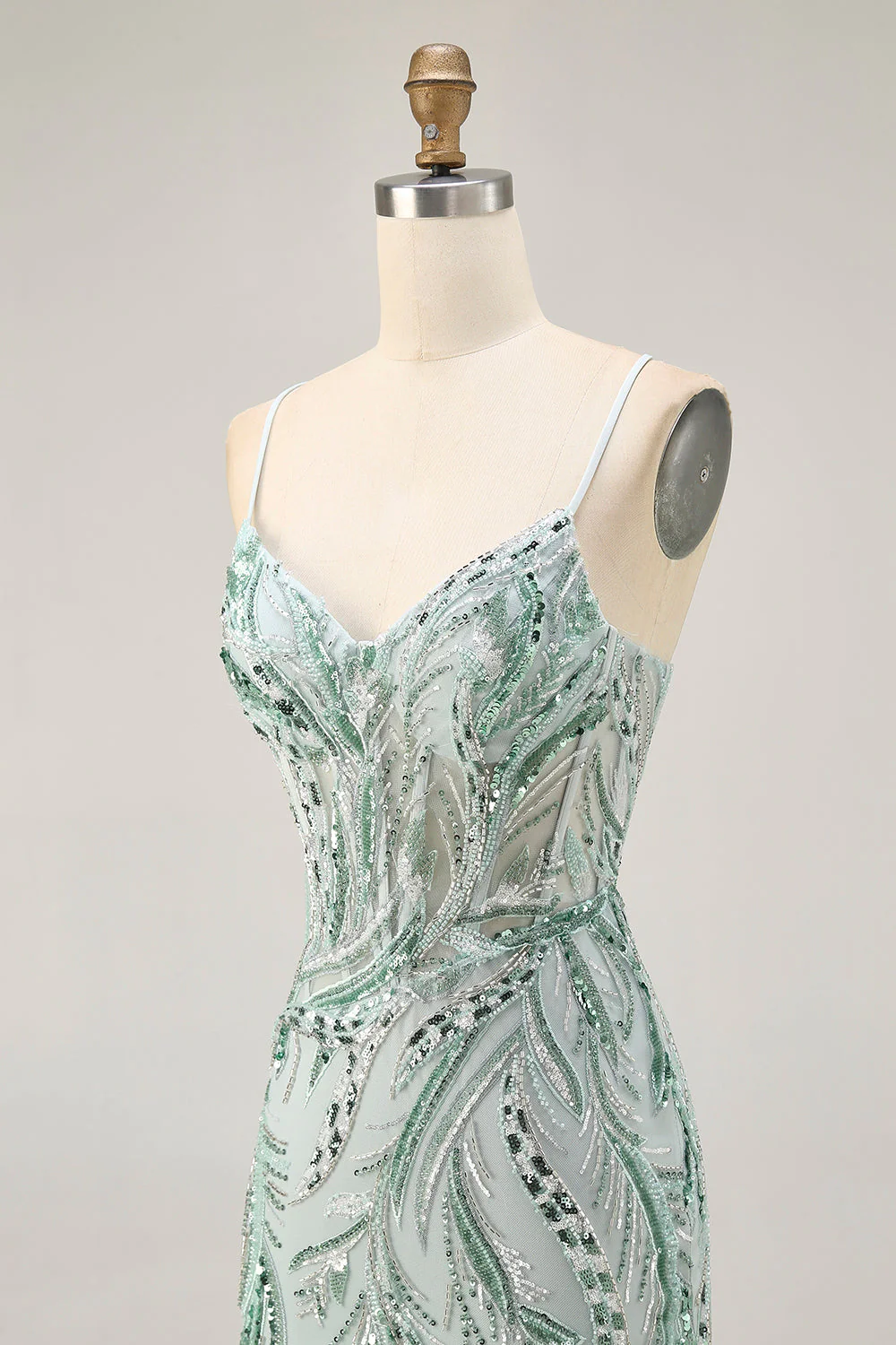 Robe de cocktail moulante aux alentours perlée verte avec lacets dans le dos - Image 8