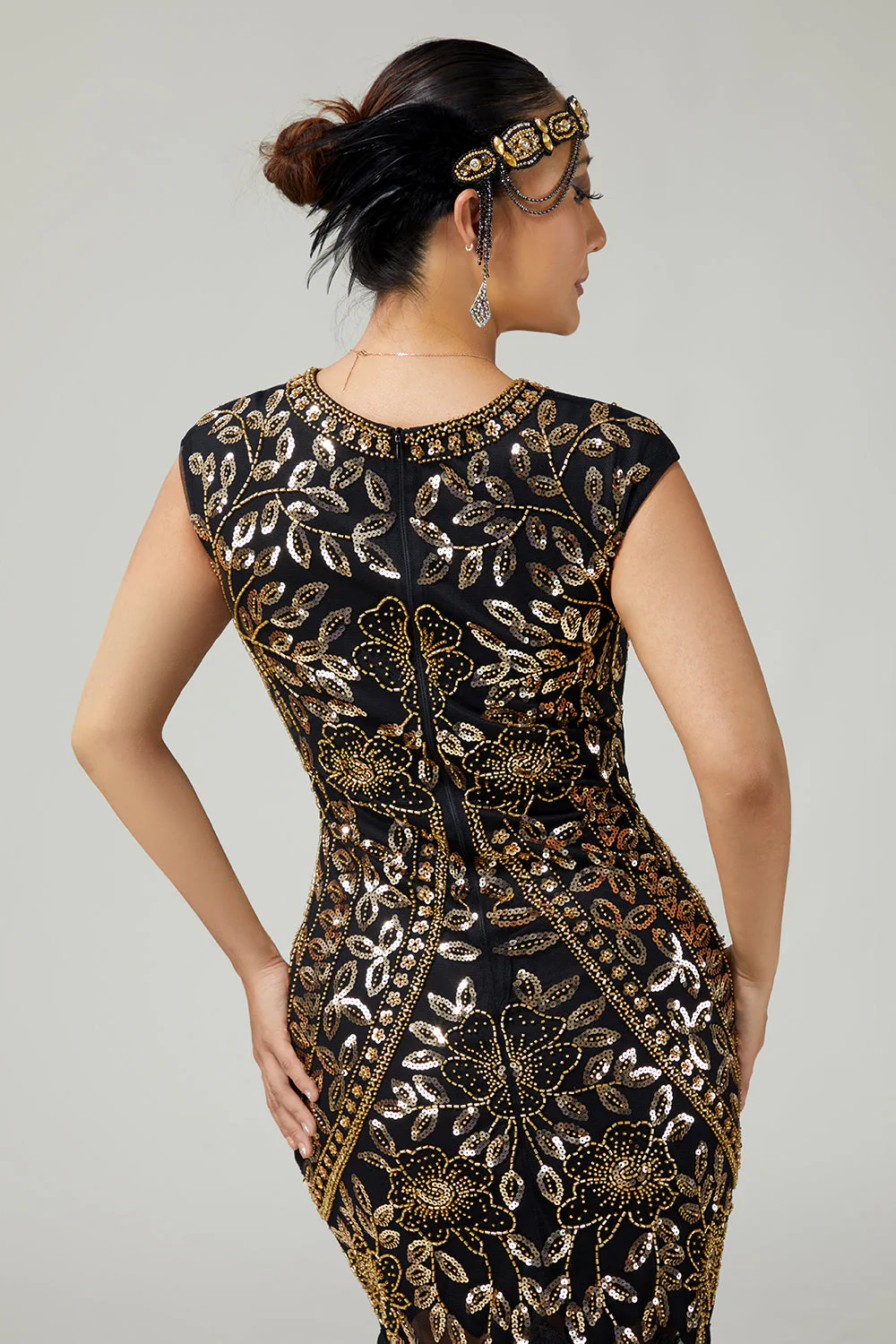 Robe moulante noire scintillante à franges dorées des années 1920 avec ensemble de 5 accessoires - Image 5