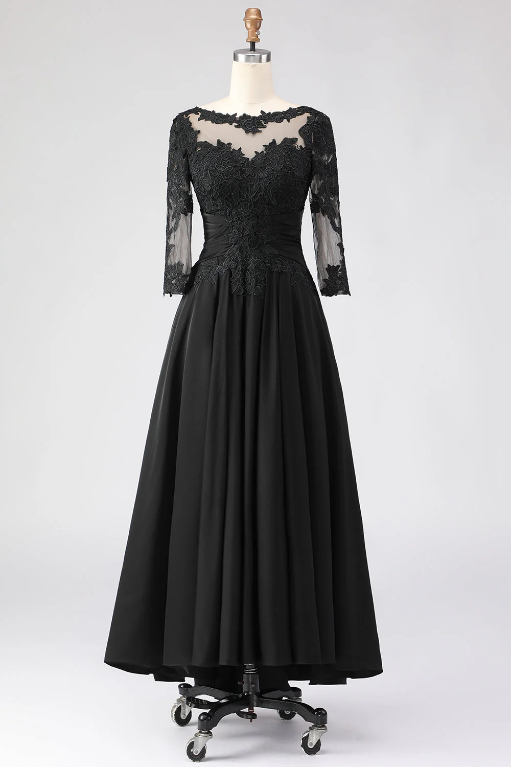 Robe noire A Line Tea longueur 3/4 manches Mother of the Bride avec des appliques