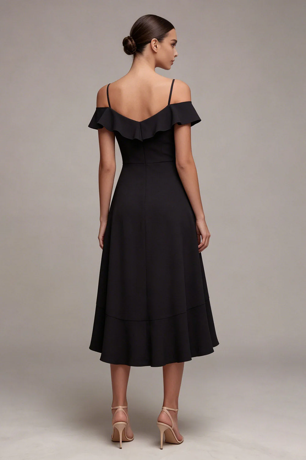 Robe noire Cold Shoulder A Line High Low Little Black avec volants - Image 2