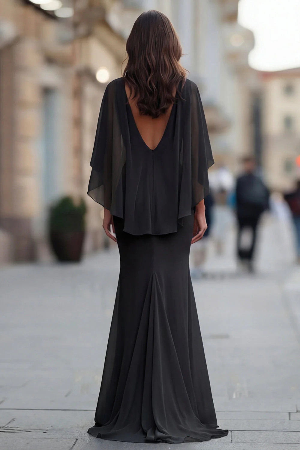 Robe noire sirène froncée de la mère de la mariée avec demi-manches - Image 2