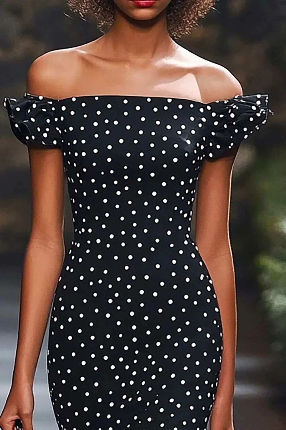 Robe Sirène Épaule Dénudée Noir Blanc À Pois - Image 2