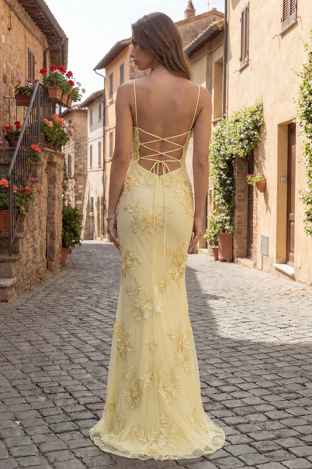 Robes de bal longues à anneau jaunes à bretelles fines broderie florale avec de longues robes de bal avec lacet dans le dos - Image 2