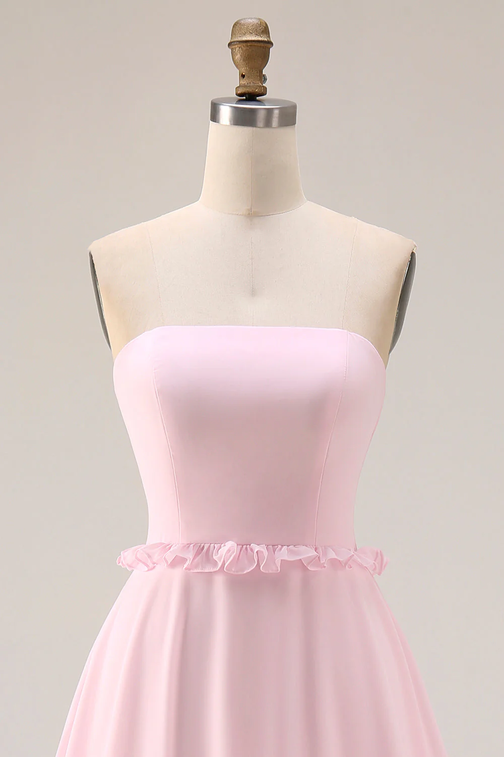 Rose rougissement Une robe longue de demoiselle d’honneur en chiffon bustier avec fente - Image 4