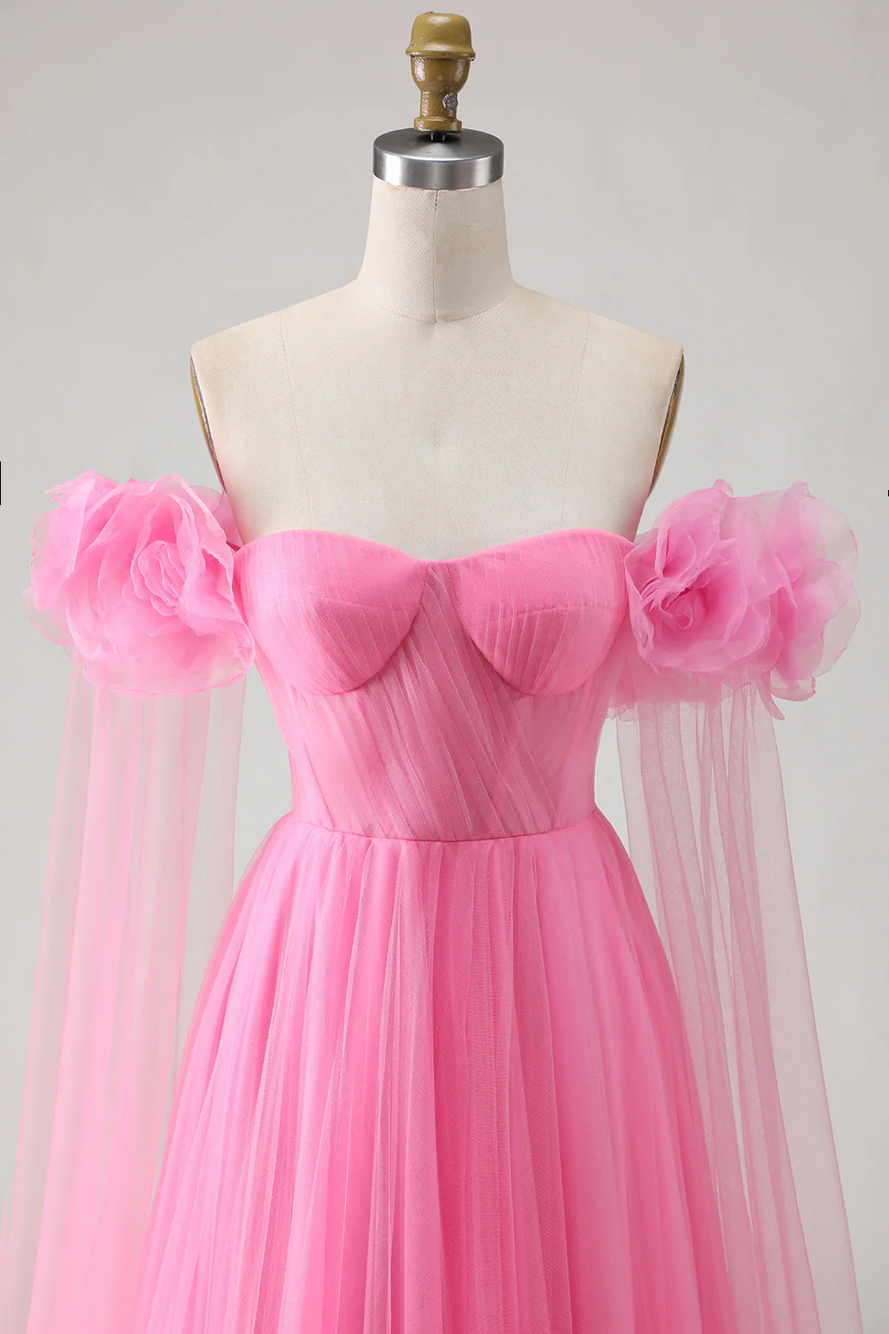 Rose vif Une ligne décollée sur les épaules Longue robe de bal en tulle plissé avec serpentin - Image 4