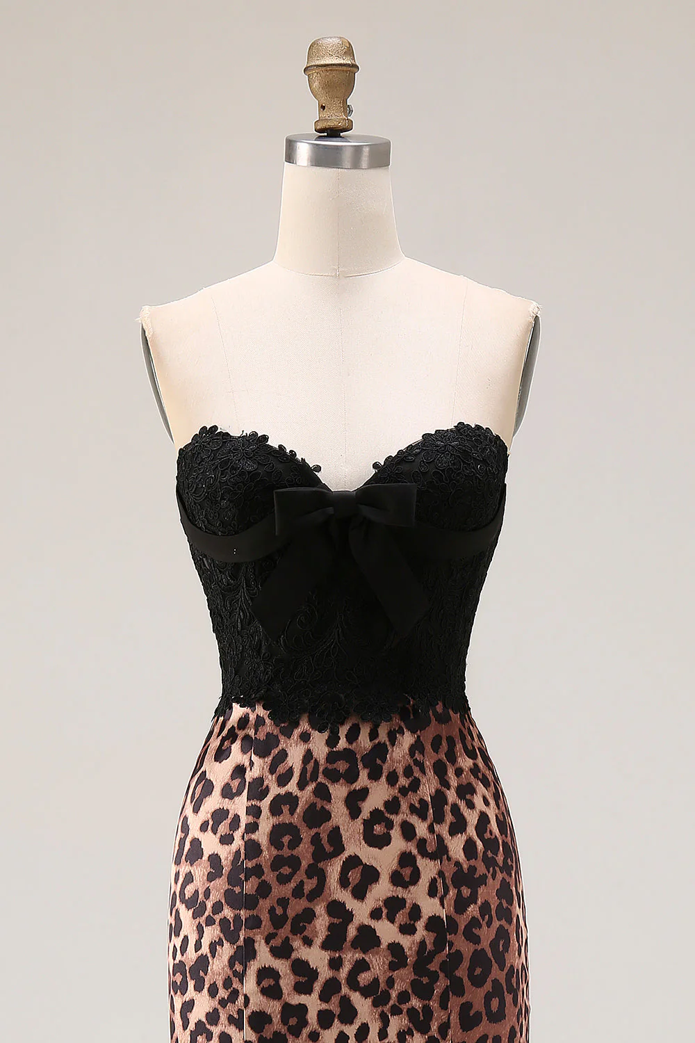 Rouge de bal longue robe de bal en dentelle de sirènes léopard brune avec nœud - Image 4