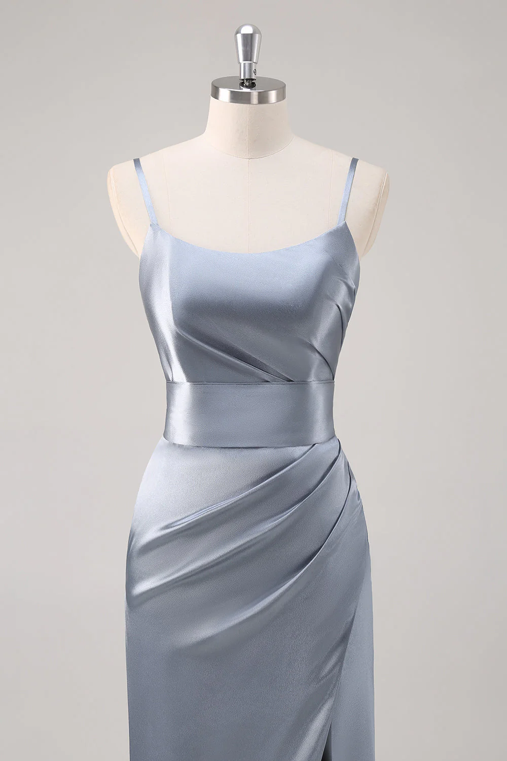 Ruché gris bleu spaghetti bretelles gaine robe de demoiselle d’honneur avec fente - Image 4