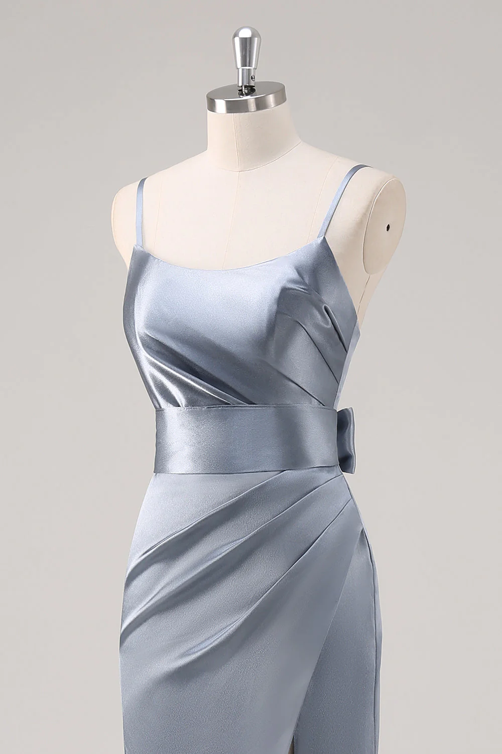 Ruché gris bleu spaghetti bretelles gaine robe de demoiselle d’honneur avec fente - Image 6