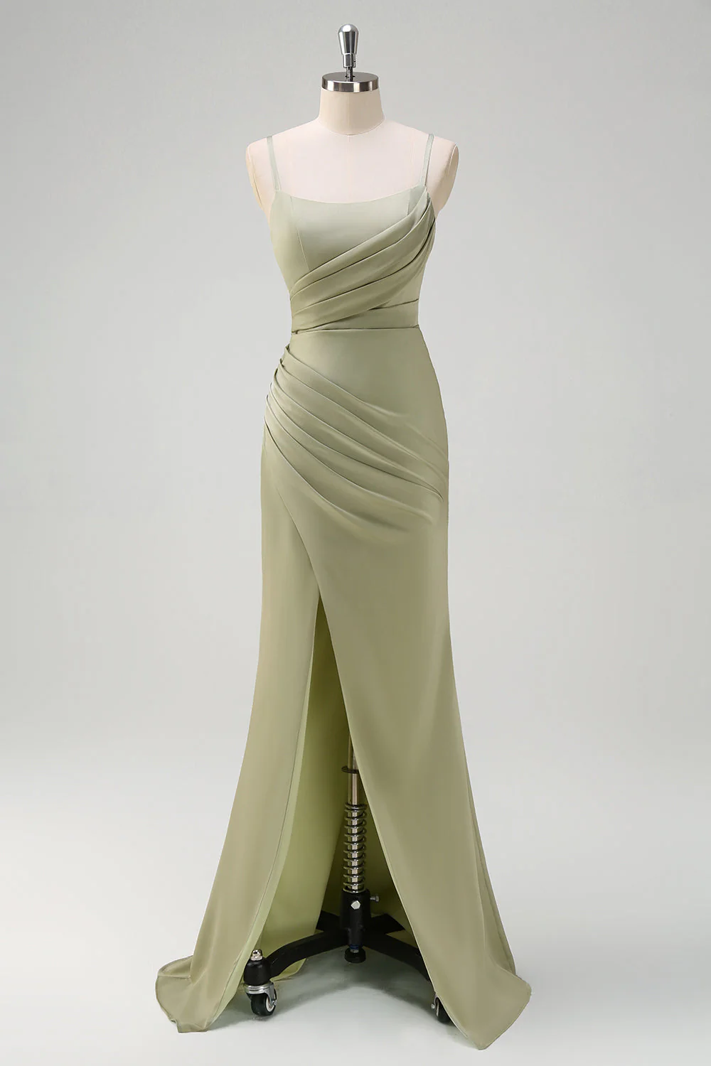Robe de demoiselle d'honneur en satin froncé vert sauge sirène à bretelles fines avec fente