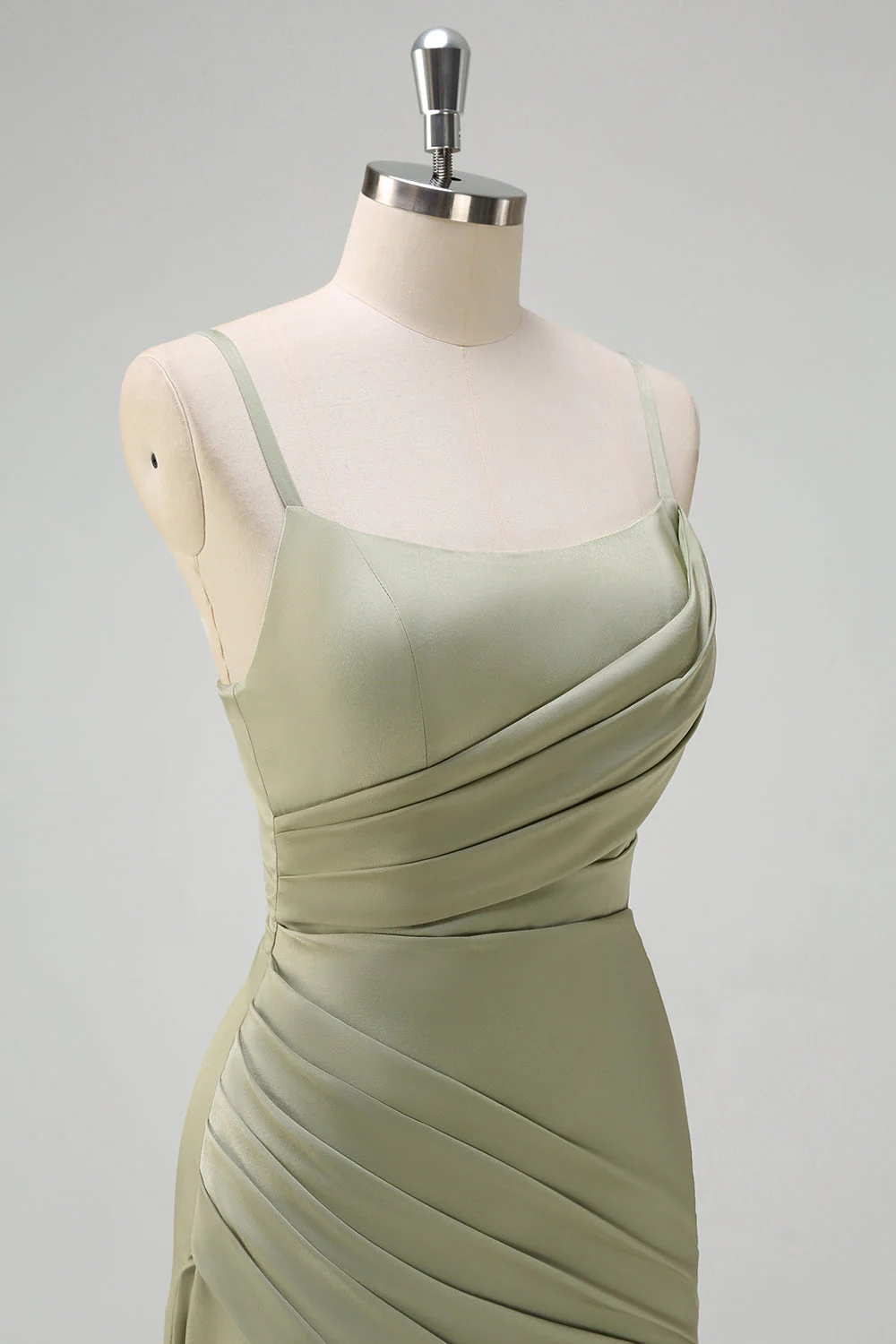 Robe de demoiselle d'honneur en satin froncé vert sauge sirène à bretelles fines avec fente - Image 6