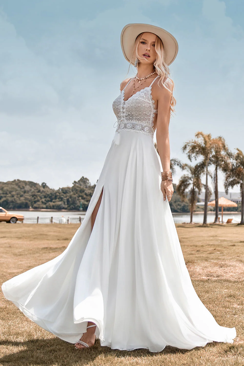 Sangles Spaghetti sans dos en dentelle Robe de mariée Boho avec fente - Image 4