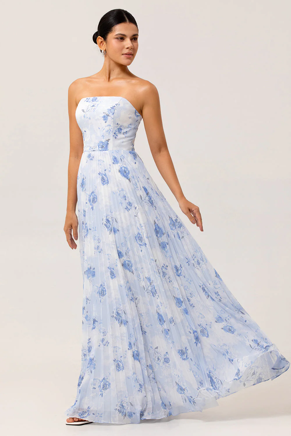 Sans bretelles bleu Floral Une ligne plissée longue robe de demoiselle d’honneur - Image 3
