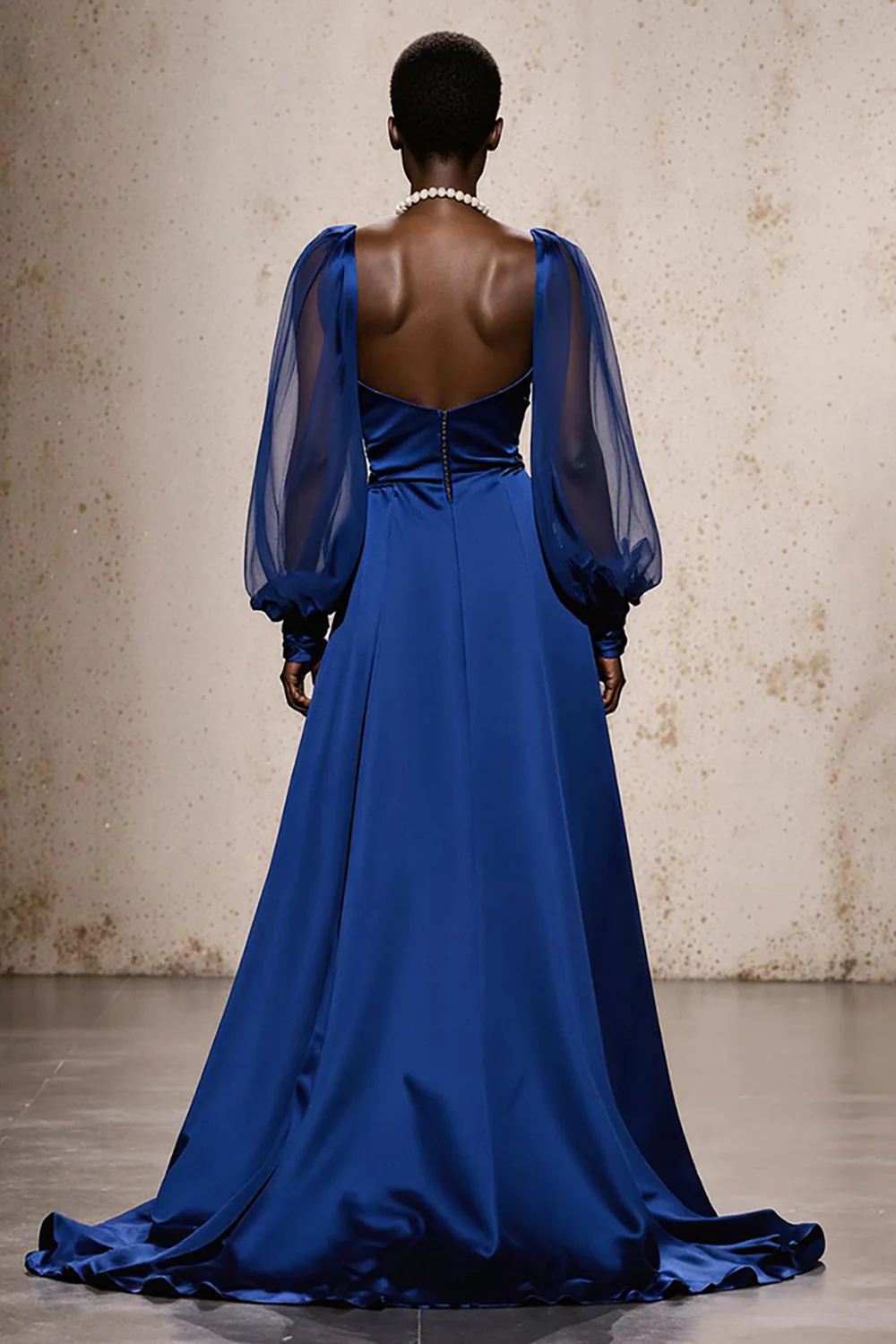 Satin bleu royal Robe formelle froncée à manches longues - Image 2