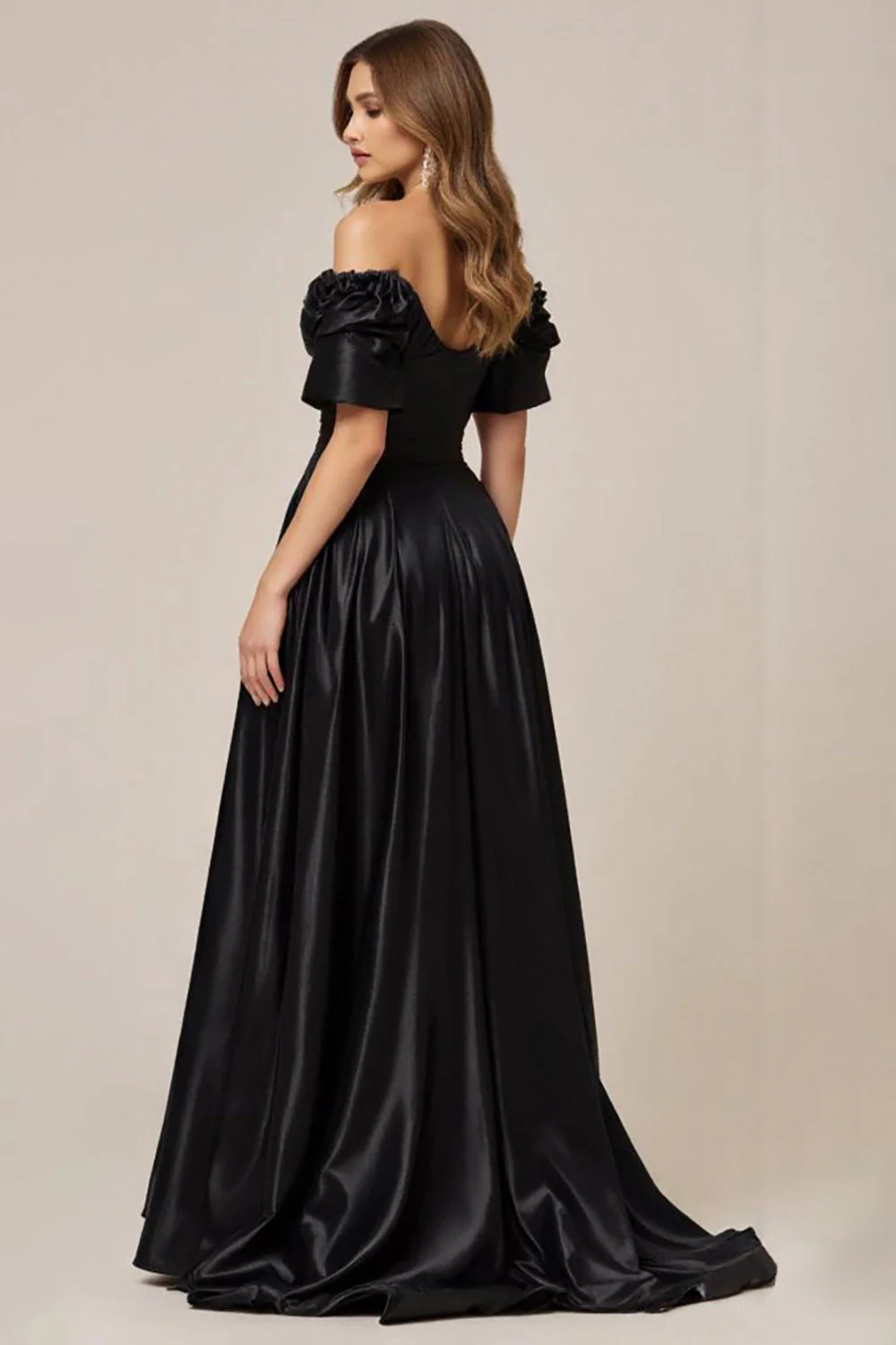 Satin noir à épaules dénudées Robe de bal trapèze avec fente - Image 2