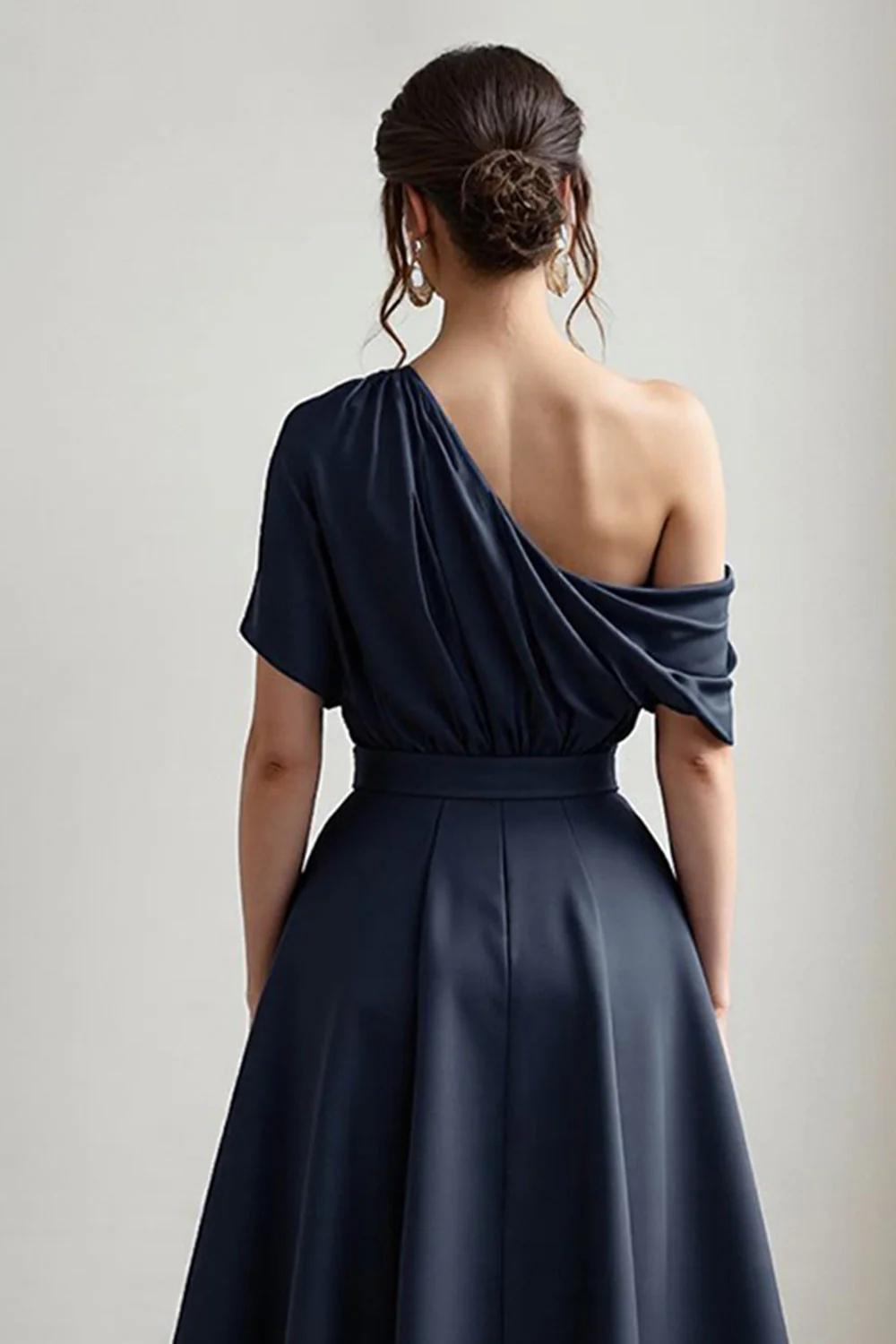 Robe mère de la mariée noire satin ligne A avec poches - Image 14