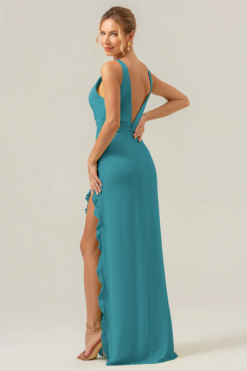 Sauge poussiéreuse Sheath Deep V Neck Dos Nu Robe de demoiselle d’honneur longue avec fente à volants - Image 8