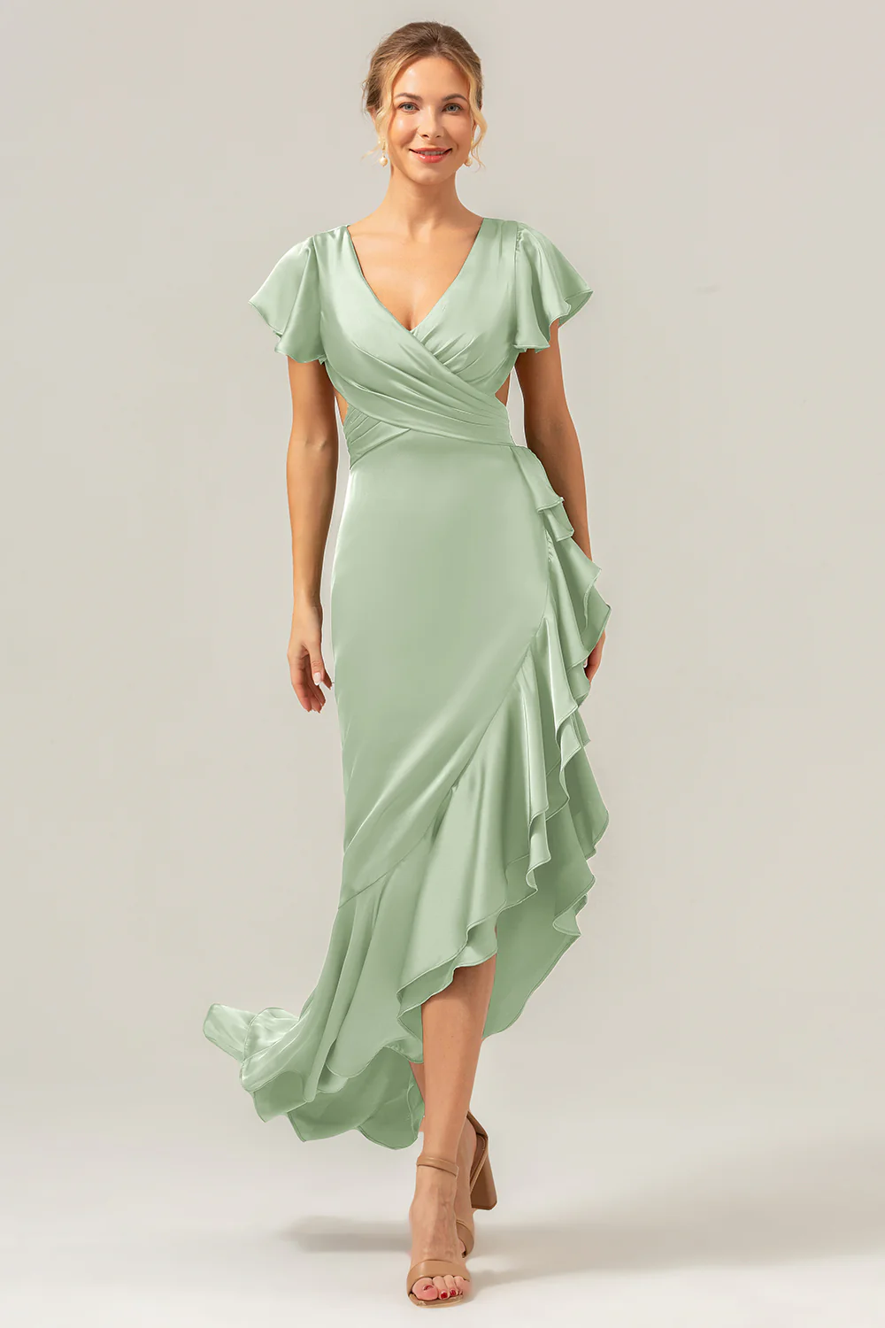 Sauge poussiéreuse une ligne col en V Robe de demoiselle d’honneur asymétrique en satin avec fente à volants