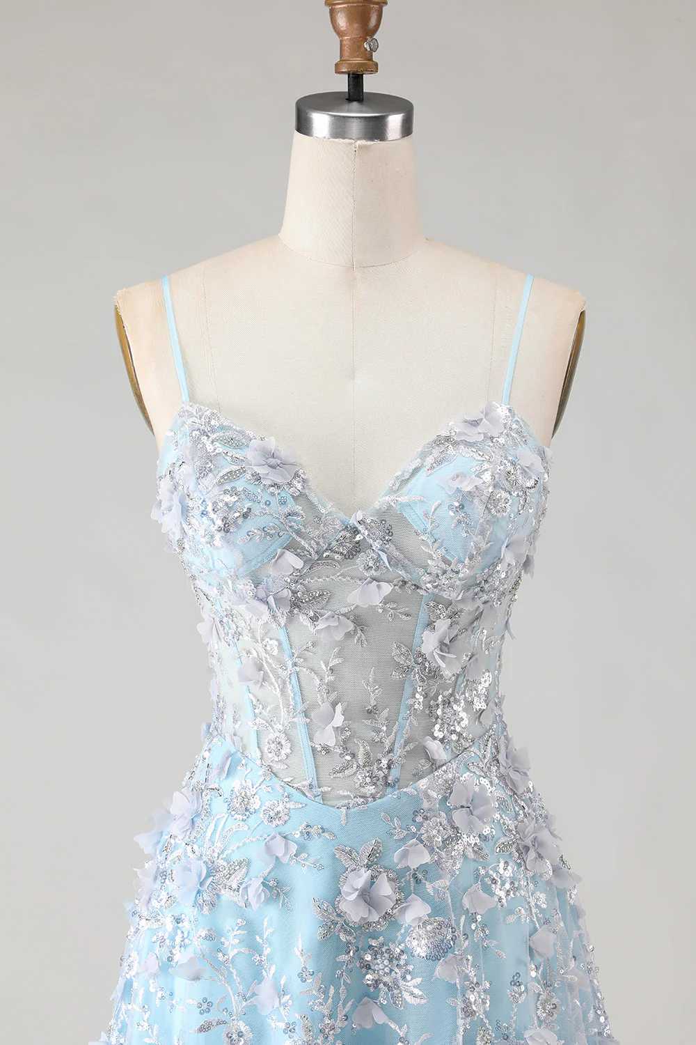 Sequins bleus : une robe de bal longue à applique en corset transparent avec une fente - Image 6