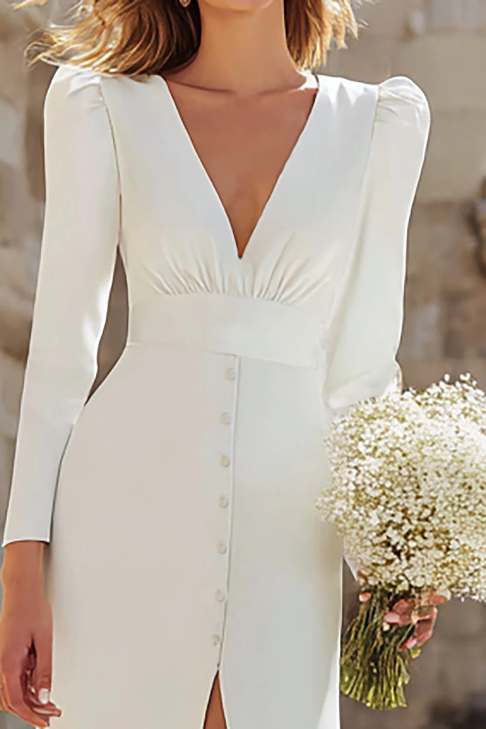 Robe de mariée ivoire simple moulante à col en V profond avec fente - Image 2