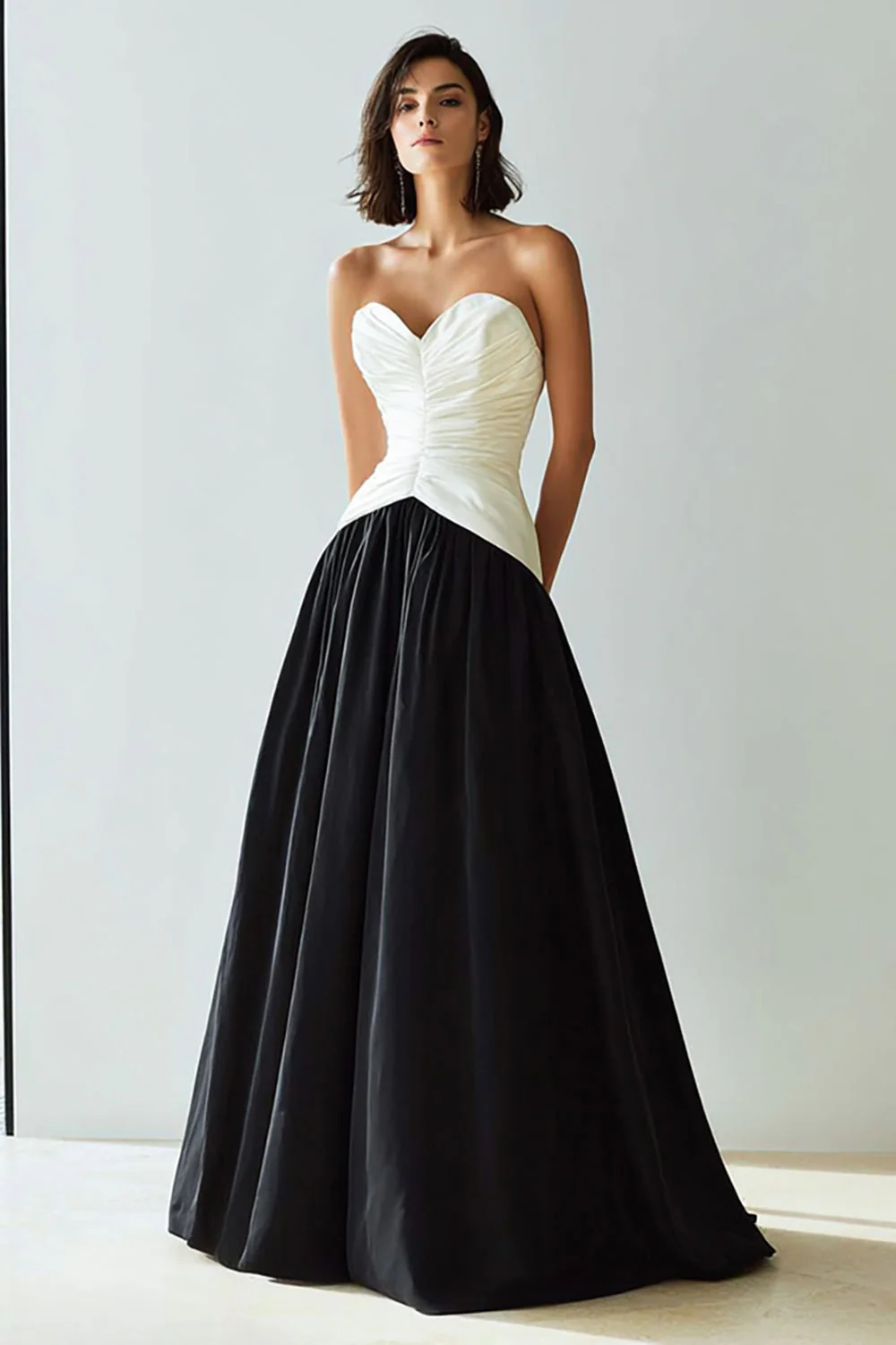 Simple Noir et Blanc Une Ligne Sweetheart Robe Longue Formelle