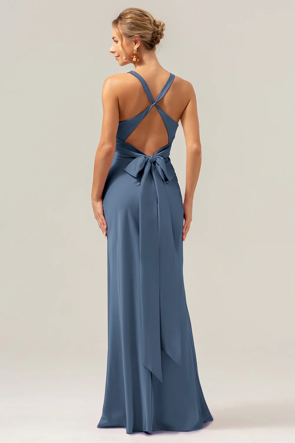 Sirène Eucalyptus col en V froncé robe de demoiselle d’honneur en satin avec lacets dans le dos - Image 16