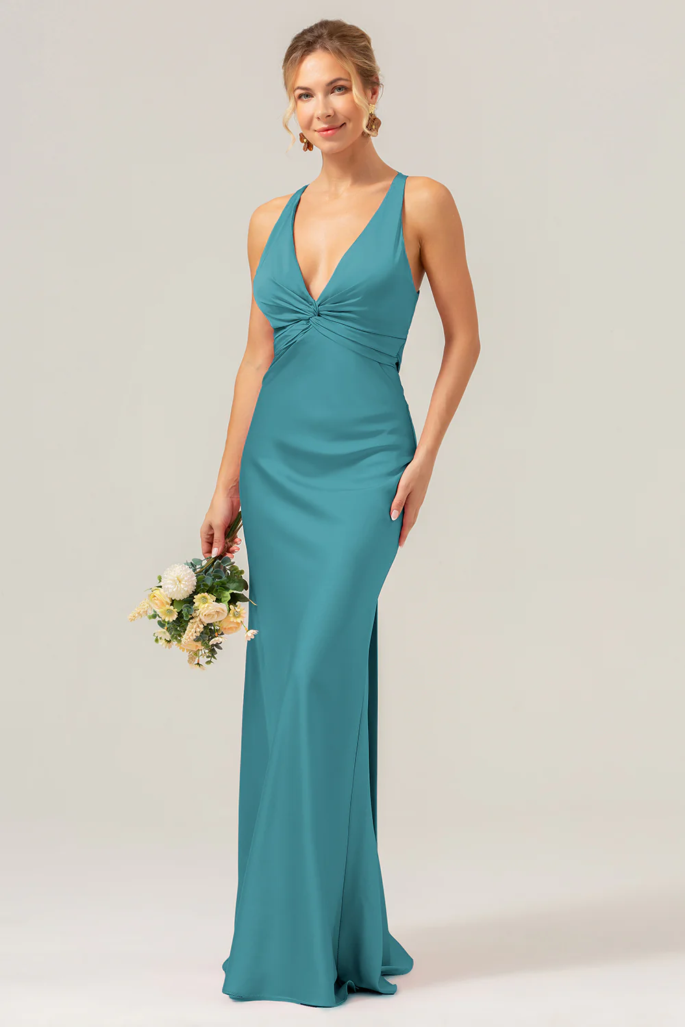 Sirène Eucalyptus col en V froncé robe de demoiselle d’honneur en satin avec lacets dans le dos - Image 7