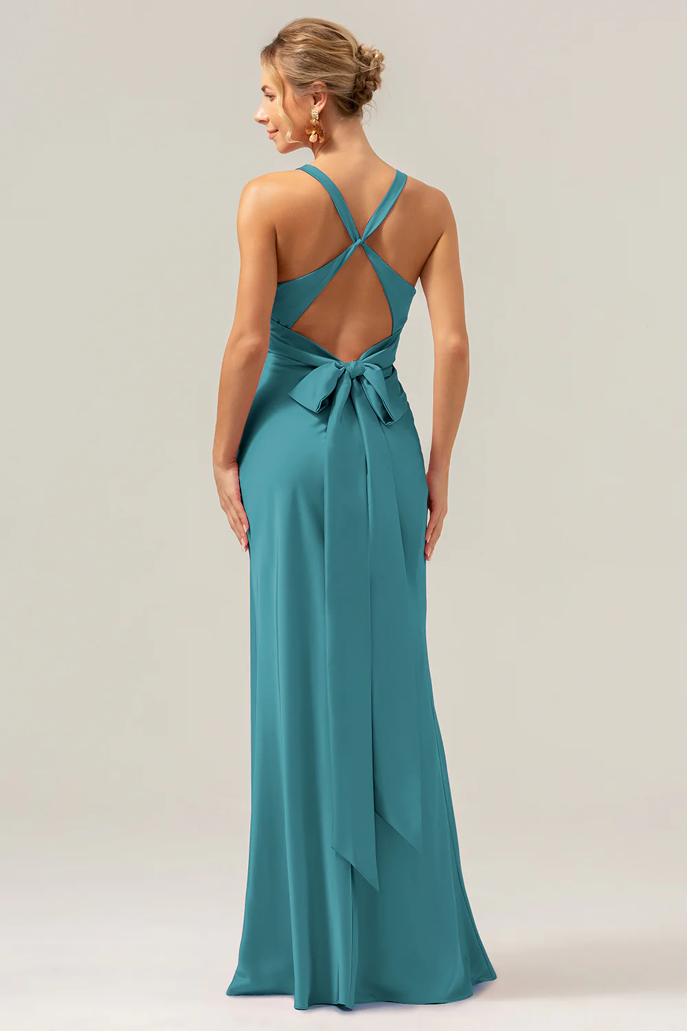 Sirène Eucalyptus col en V froncé robe de demoiselle d’honneur en satin avec lacets dans le dos - Image 8