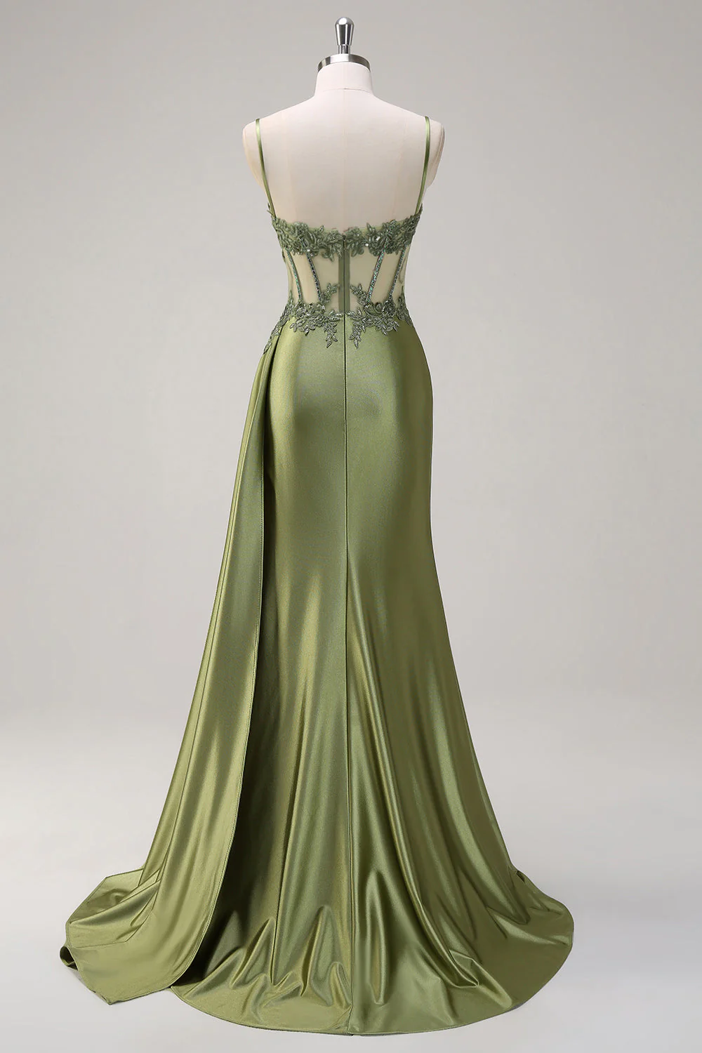 Robe de soirée sirène longue en satin plissé avec fente et détails en tulle transparent - Image 4