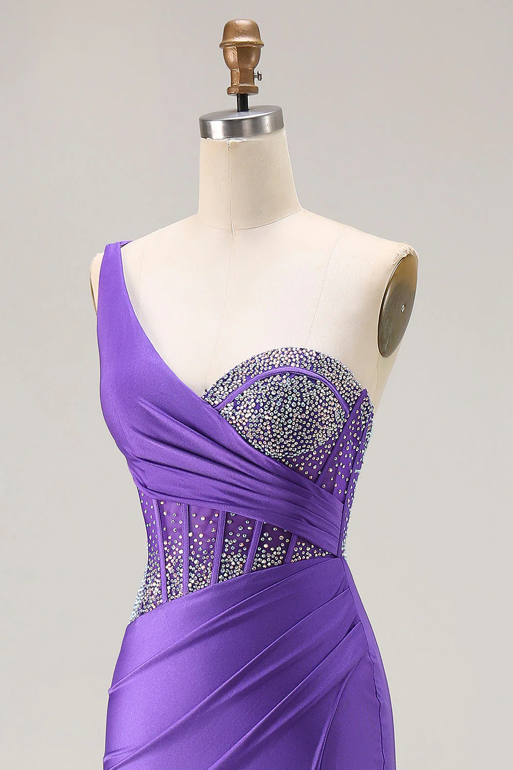 Robe de soirée longue sirène violet foncé à une épaule avec corset orné de perles - Image 6