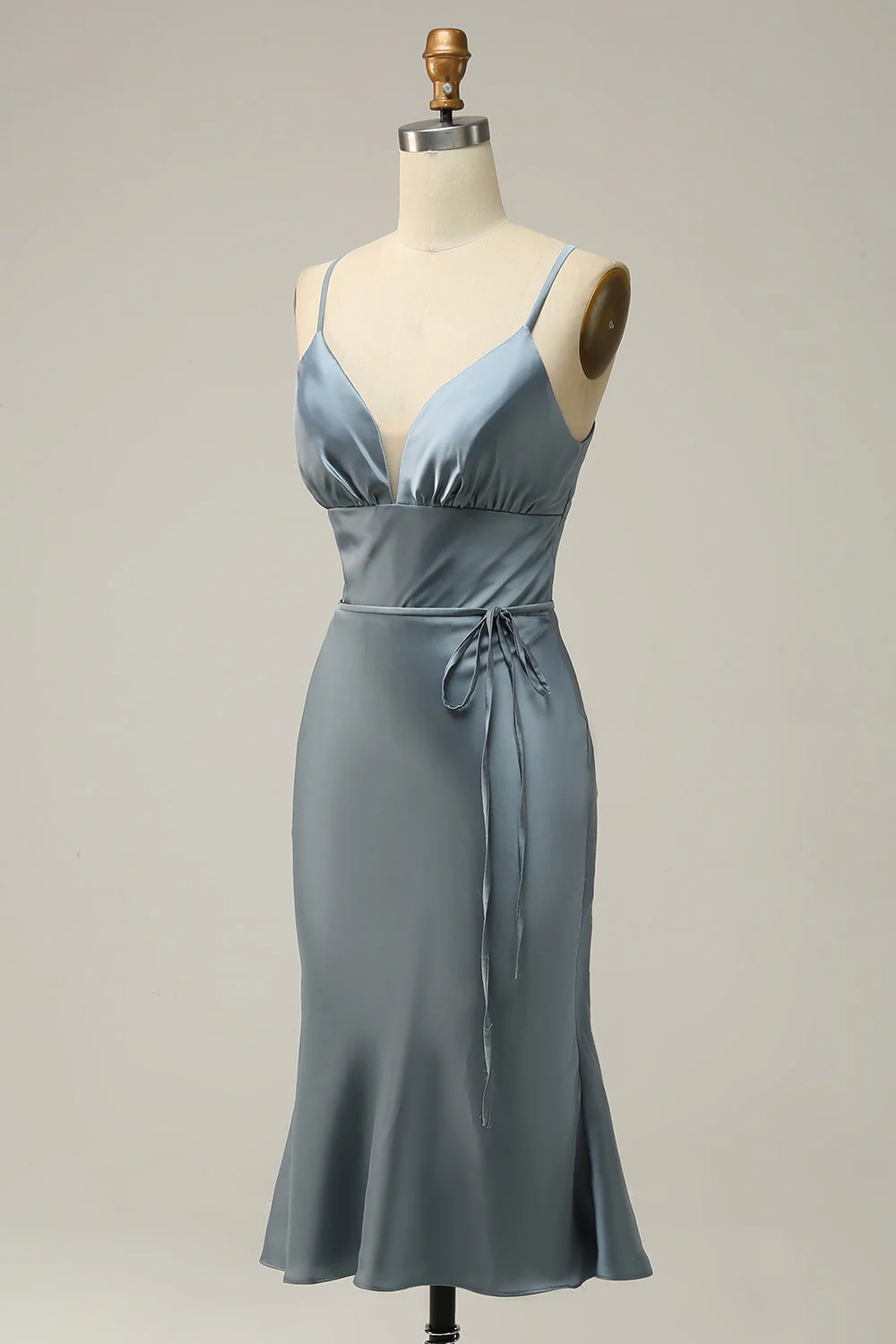 Robe de demoiselle d'honneur bleue en satin à bretelles spaghetti - Image 3