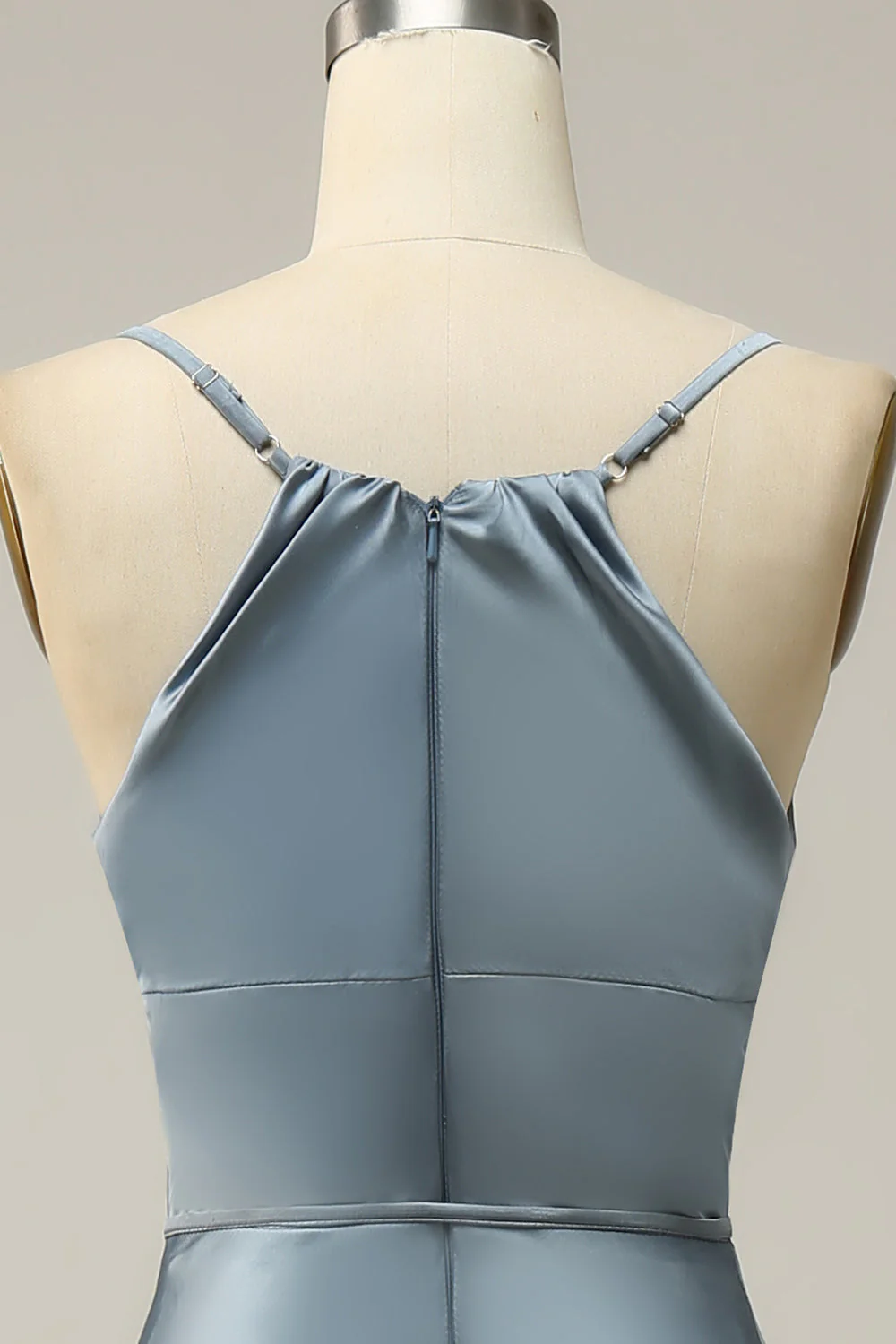 Robe de demoiselle d'honneur bleue en satin à bretelles spaghetti - Image 5